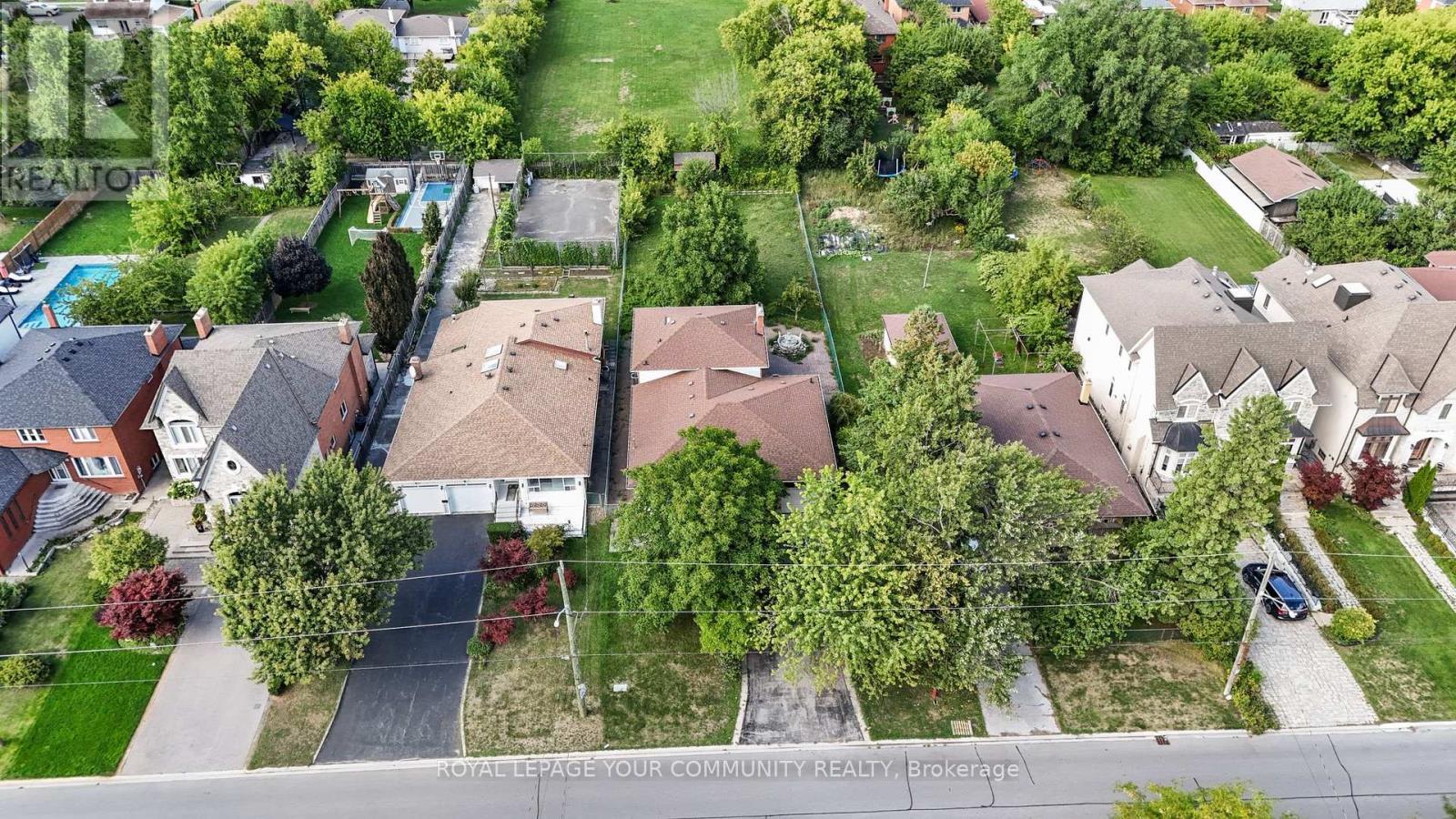 












38 SPRUCE AVENUE S

,
Richmond Hill,




Ontario
L4C6W1

