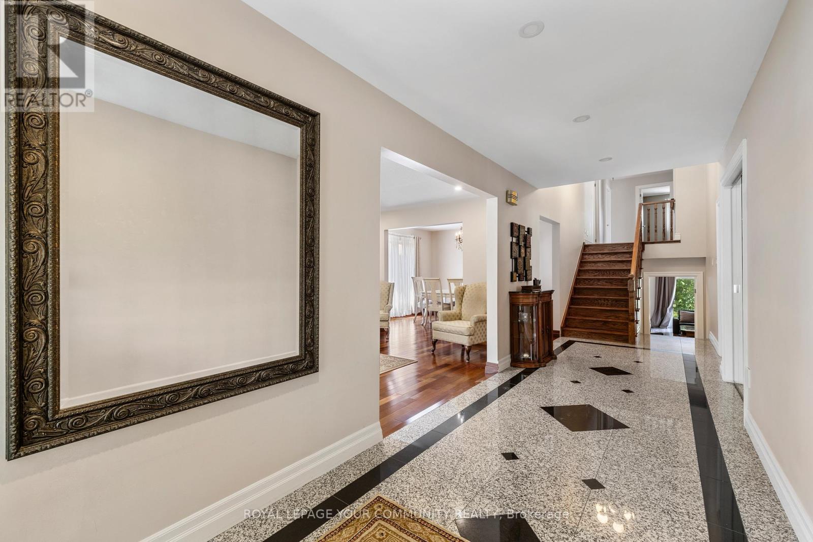 












38 SPRUCE AVENUE S

,
Richmond Hill,




Ontario
L4C6W1

