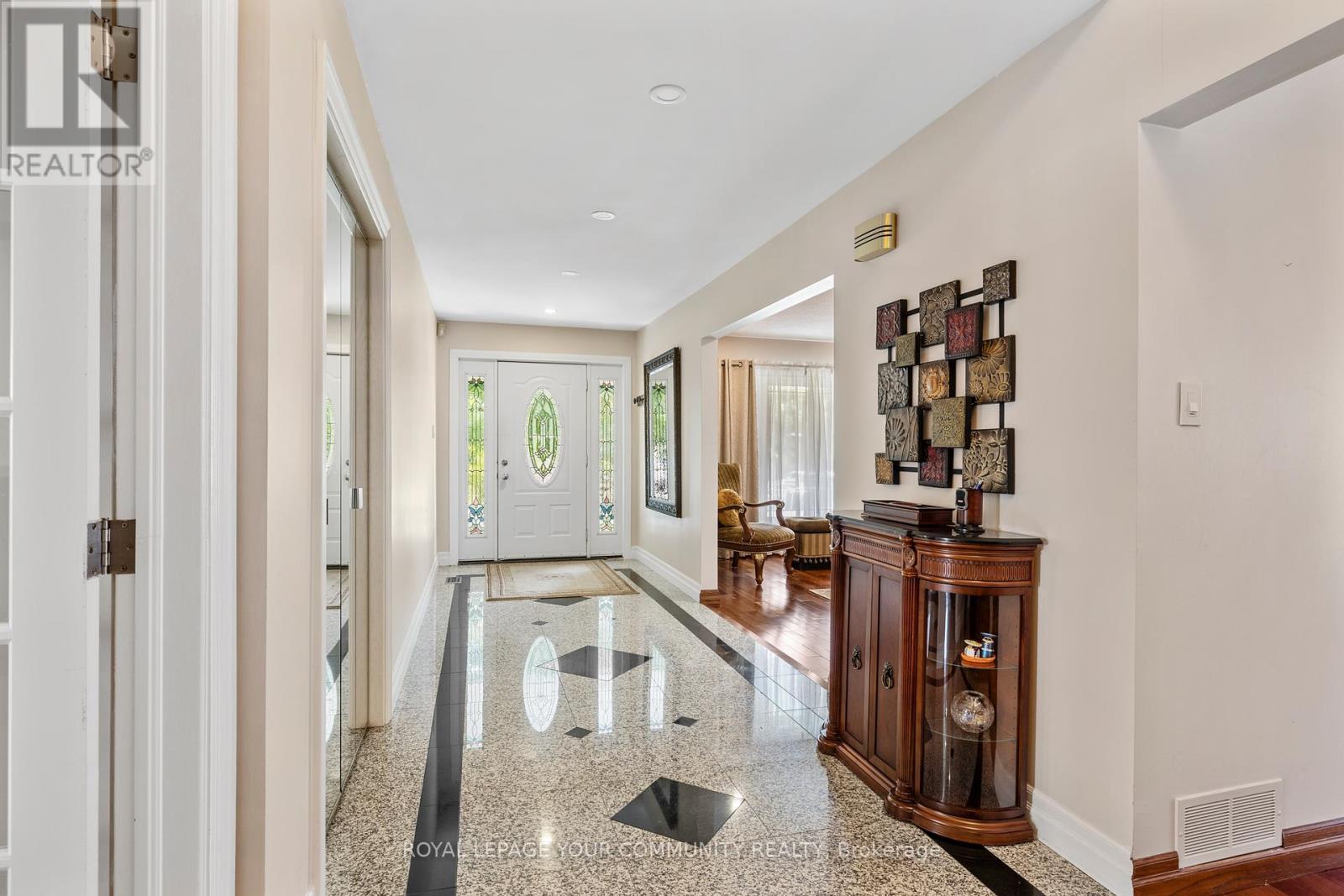 












38 SPRUCE AVENUE S

,
Richmond Hill,




Ontario
L4C6W1

