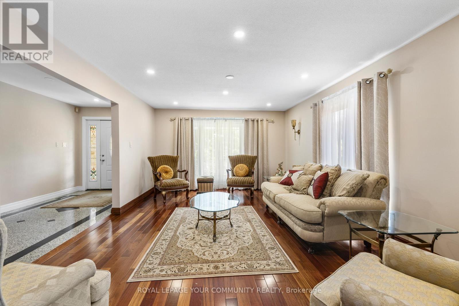 












38 SPRUCE AVENUE S

,
Richmond Hill,




Ontario
L4C6W1

