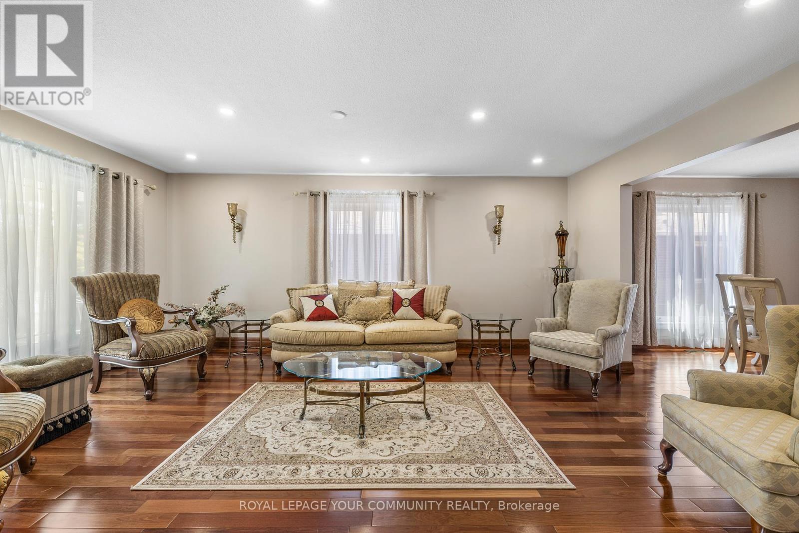 












38 SPRUCE AVENUE S

,
Richmond Hill,




Ontario
L4C6W1

