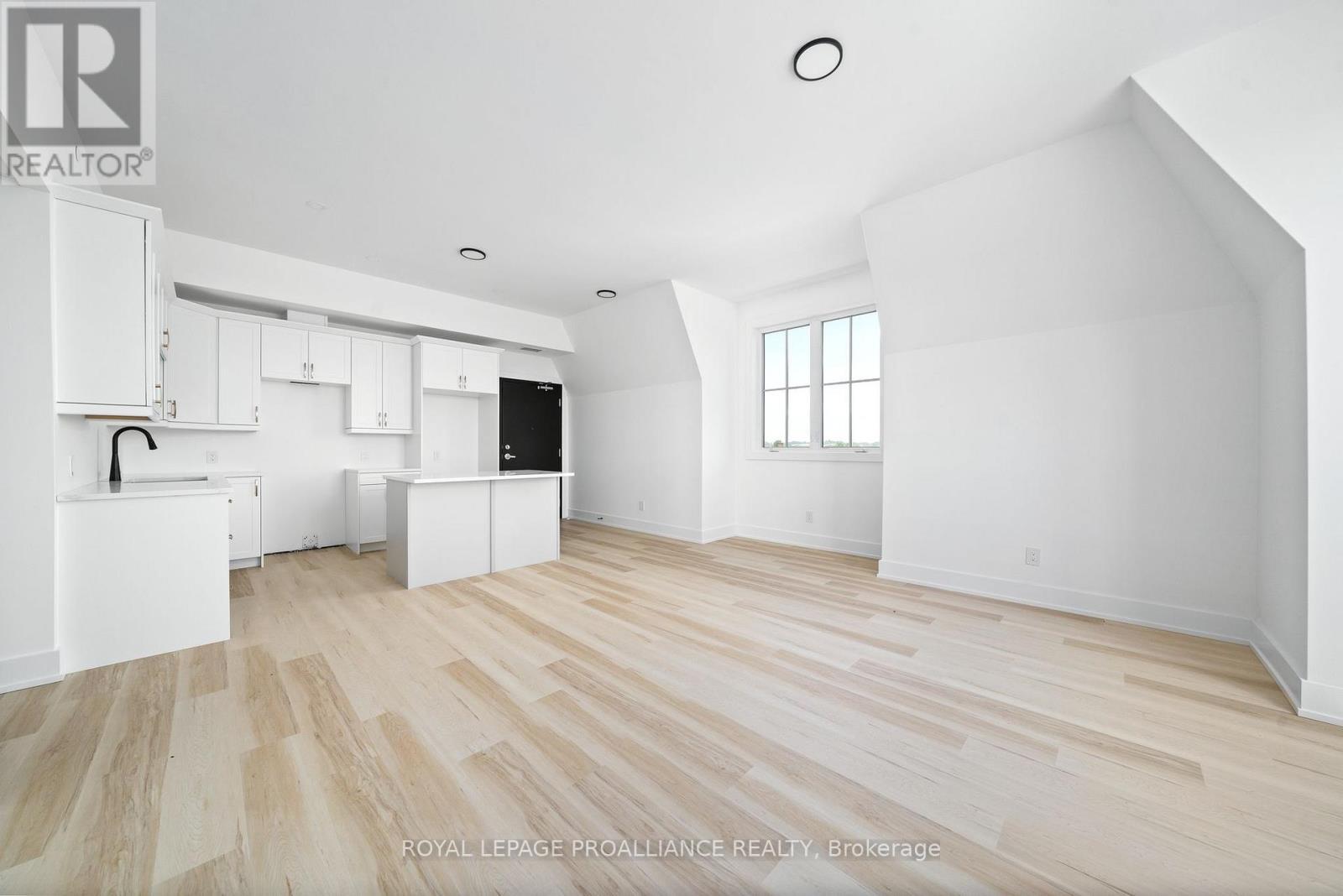 












302 - 941 CHARLES WILSON PARKWAY

,
Cobourg,




Ontario
K9A0L2

