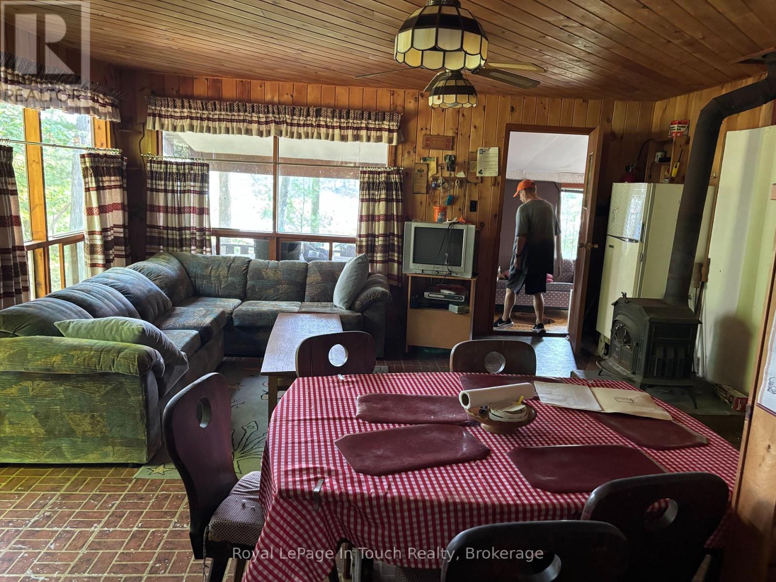 












B207   LOT43 B207 LOT 43 ISLAND E

,
The Archipelago (Archipelago South),




Ontario
L0J2T0

