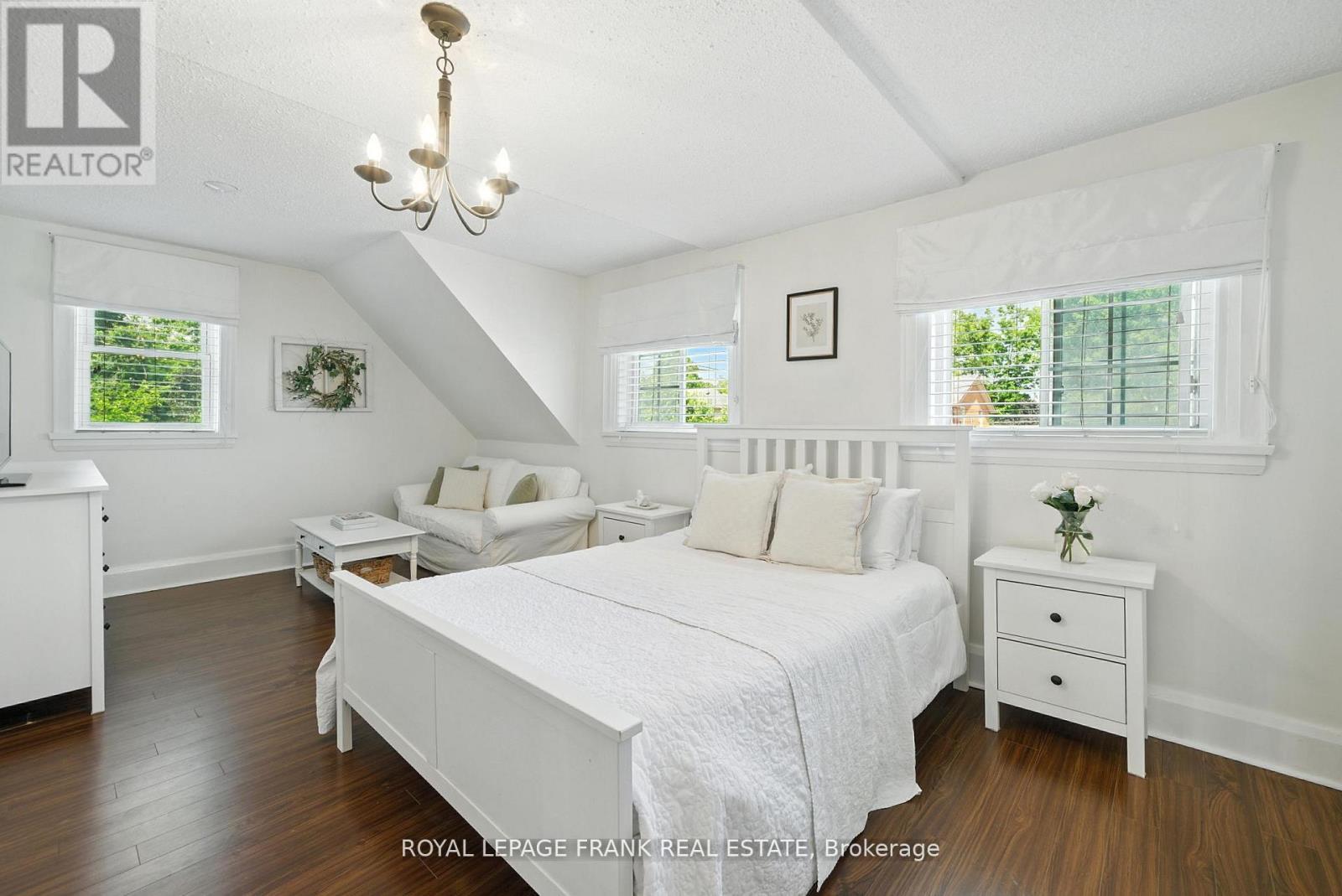 












41 SUSSEX STREET N

,
Kawartha Lakes (Lindsay),




Ontario
K9V4H6

