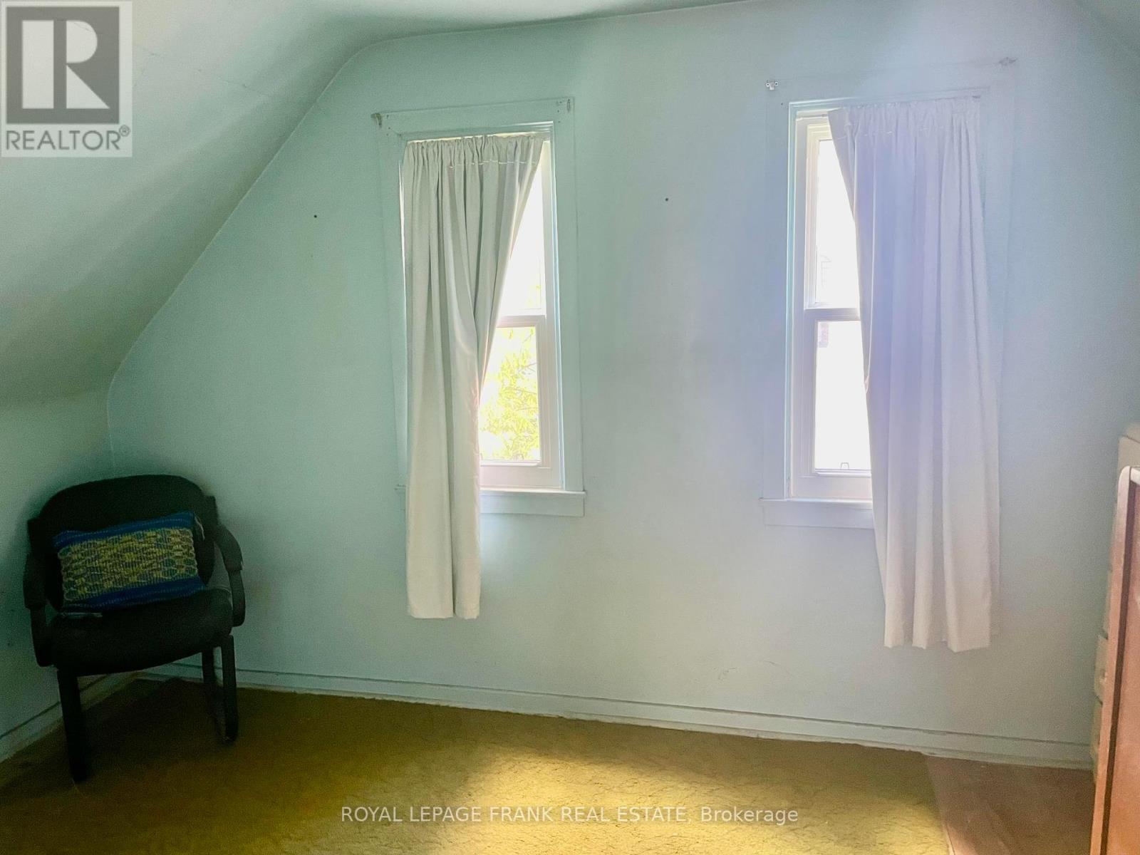 












541 MCKELLAR STREET

,
Peterborough (Otonabee Ward 1),




Ontario
K9J1R1

