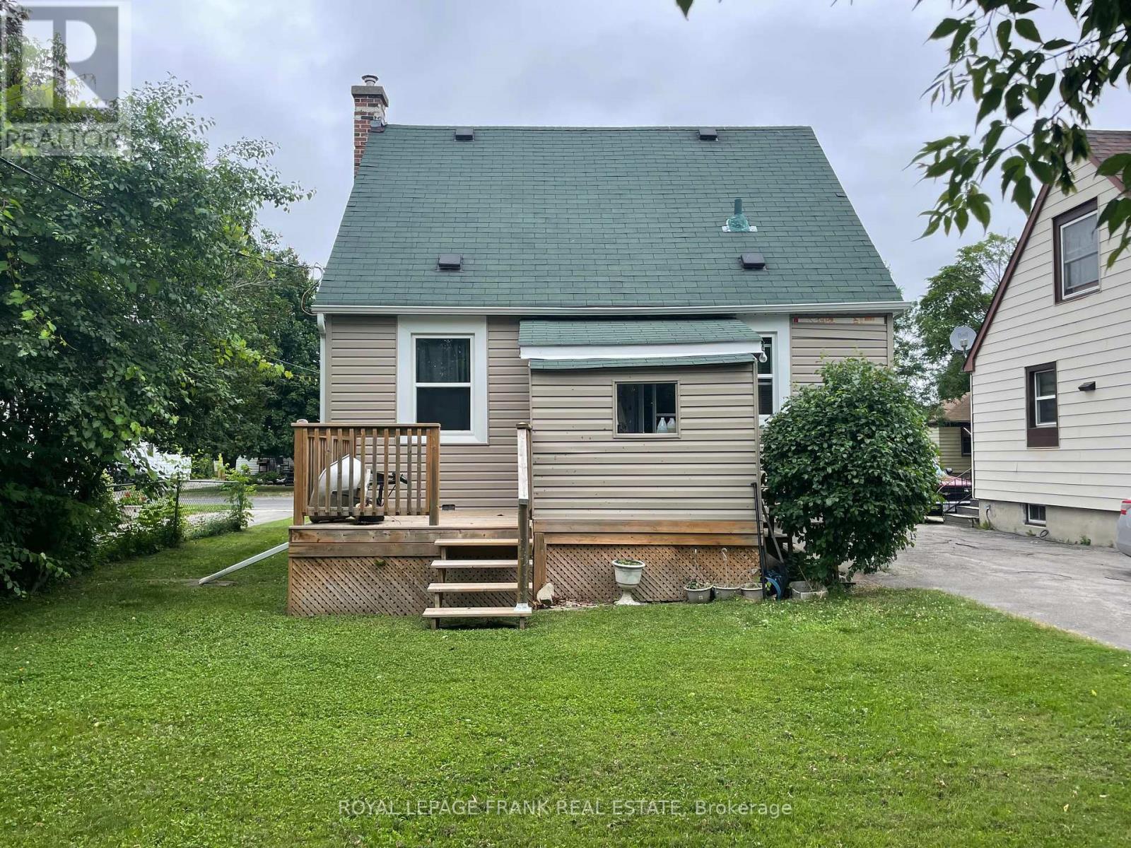 












541 MCKELLAR STREET

,
Peterborough (Otonabee Ward 1),




Ontario
K9J1R1

