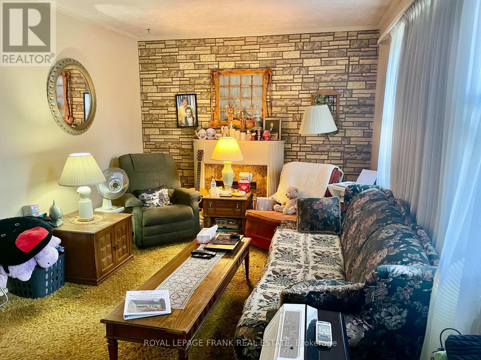 












541 MCKELLAR STREET

,
Peterborough (Otonabee Ward 1),




Ontario
K9J1R1

