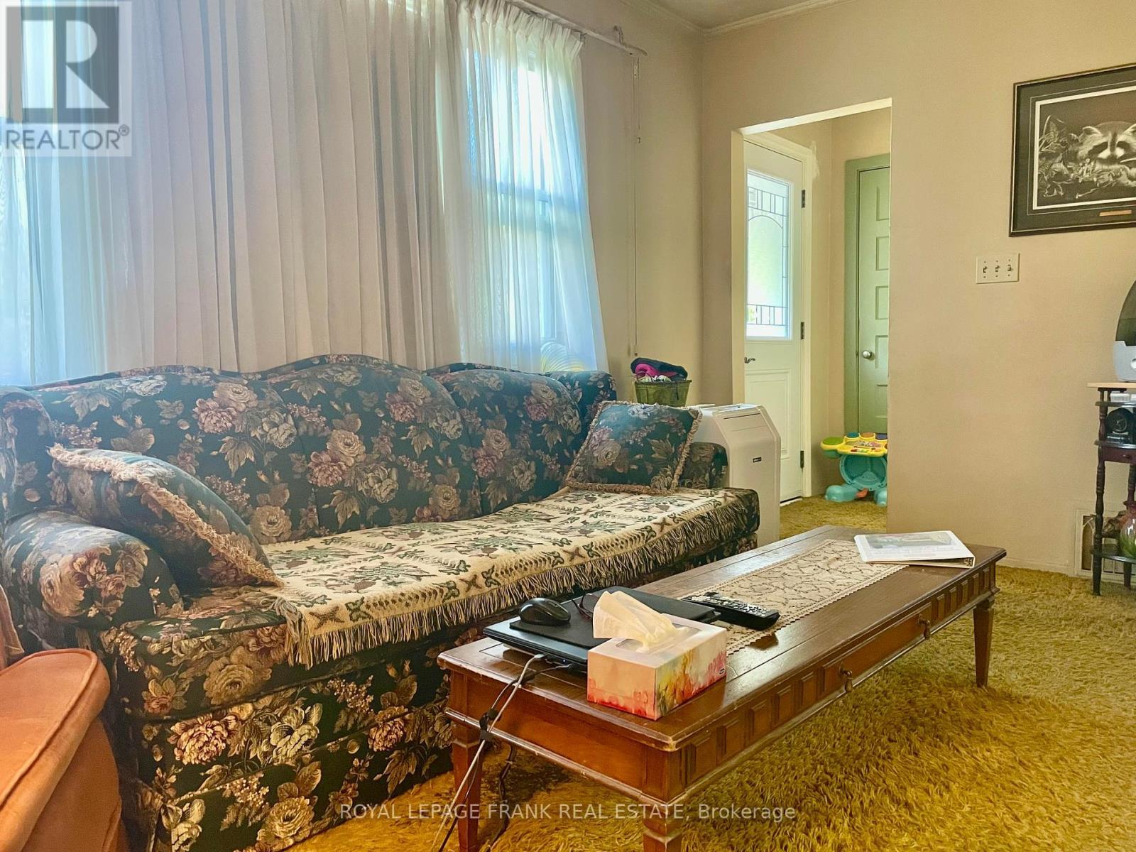 












541 MCKELLAR STREET

,
Peterborough (Otonabee Ward 1),




Ontario
K9J1R1

