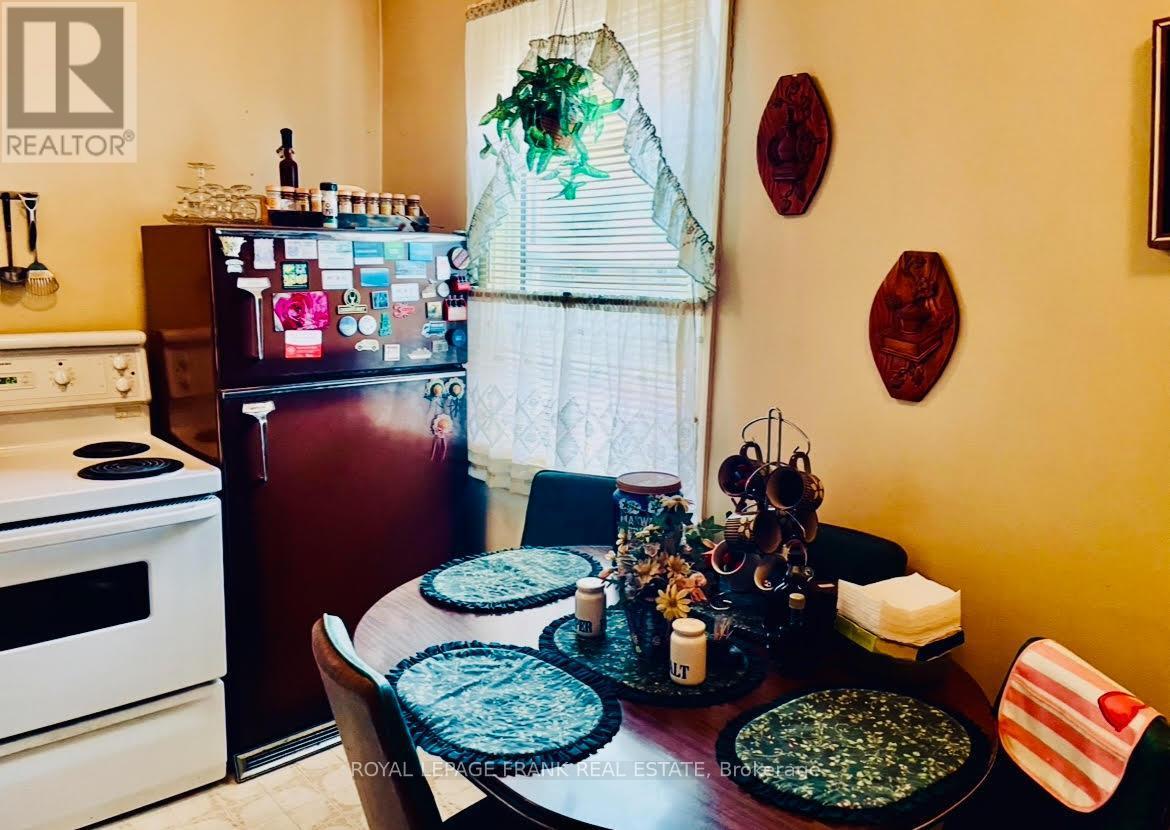 












541 MCKELLAR STREET

,
Peterborough (Otonabee Ward 1),




Ontario
K9J1R1

