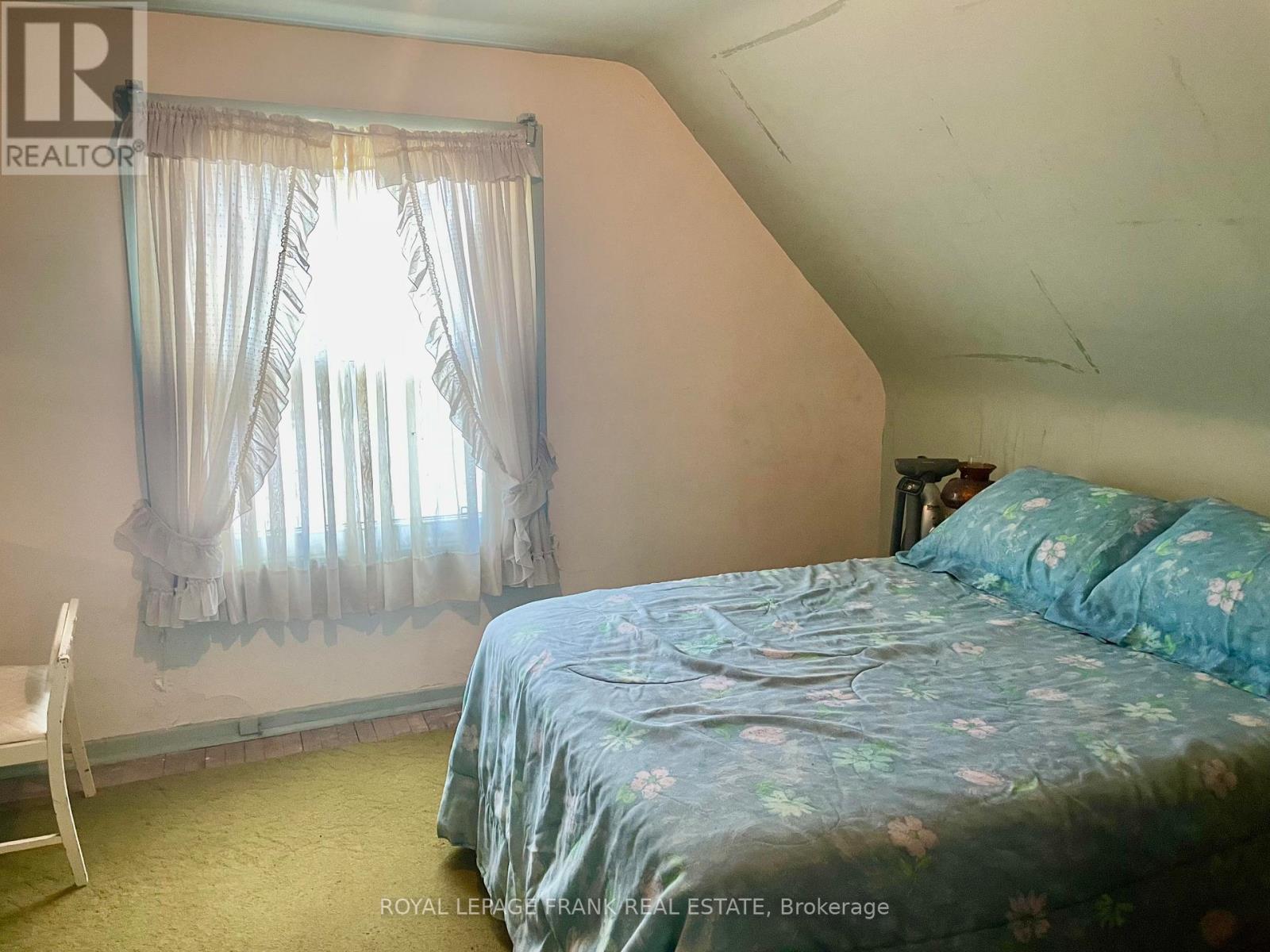 












541 MCKELLAR STREET

,
Peterborough (Otonabee Ward 1),




Ontario
K9J1R1

