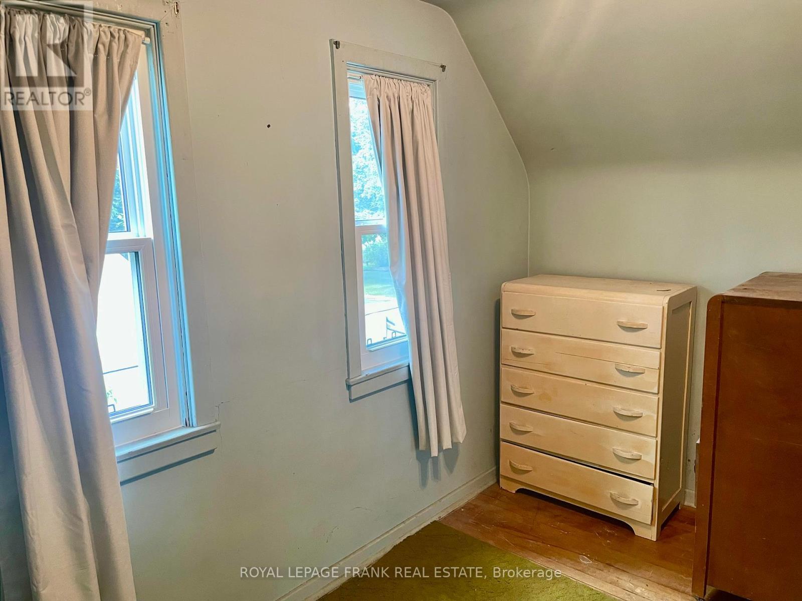












541 MCKELLAR STREET

,
Peterborough (Otonabee Ward 1),




Ontario
K9J1R1

