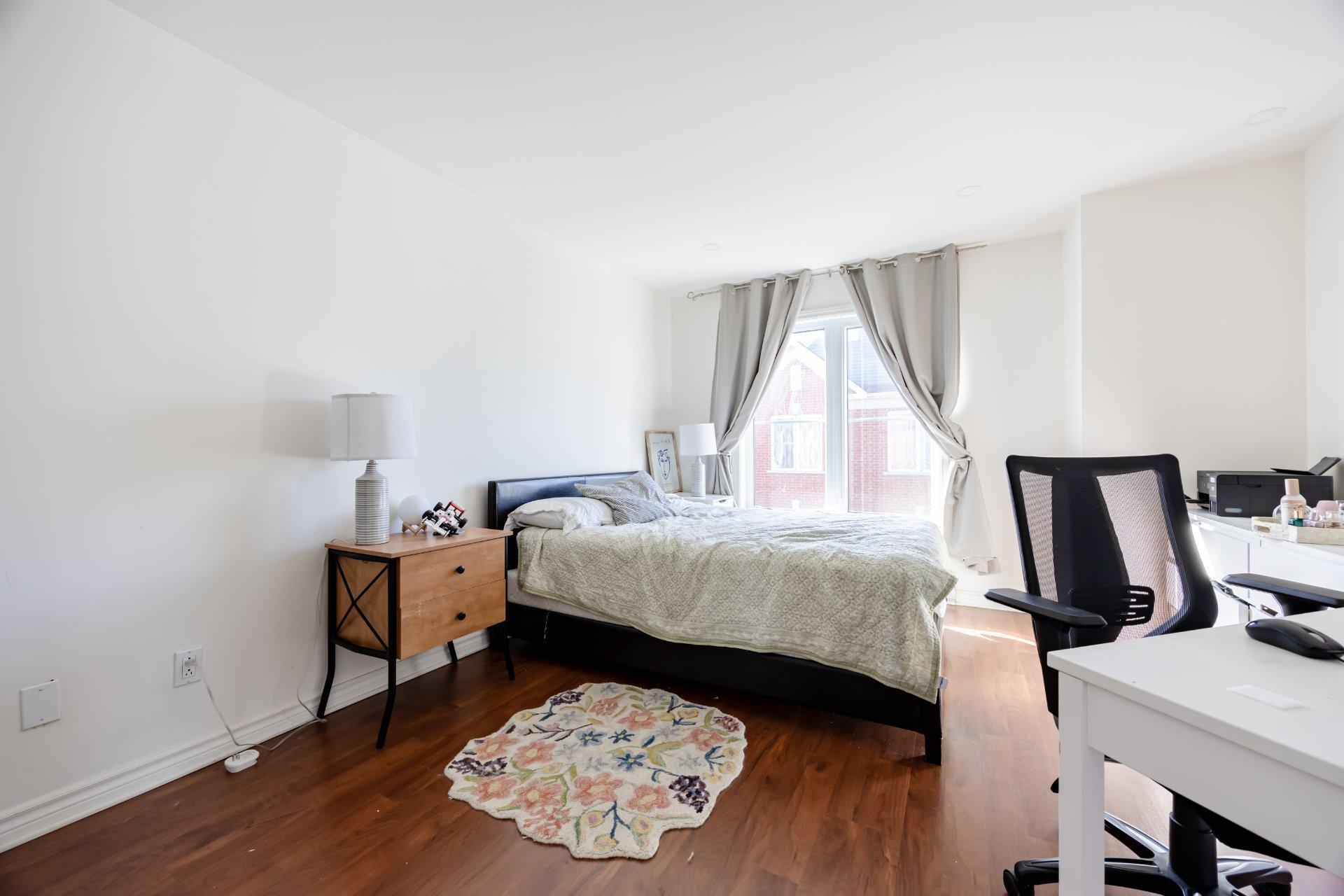 









6464


Rue Claudel

,
Brossard,




QC
J4Z0G8

