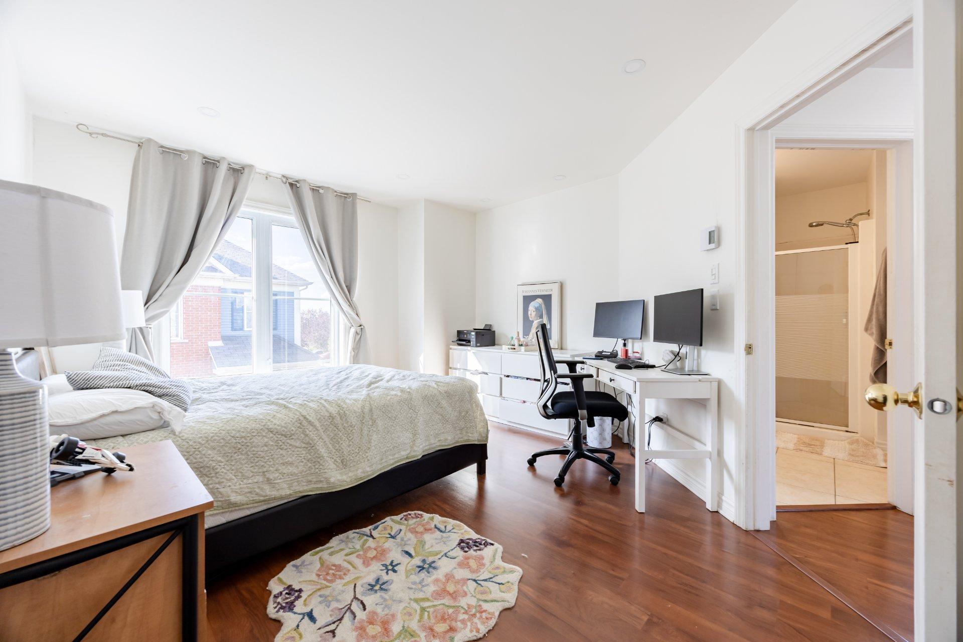 









6464


Rue Claudel

,
Brossard,




QC
J4Z0G8

