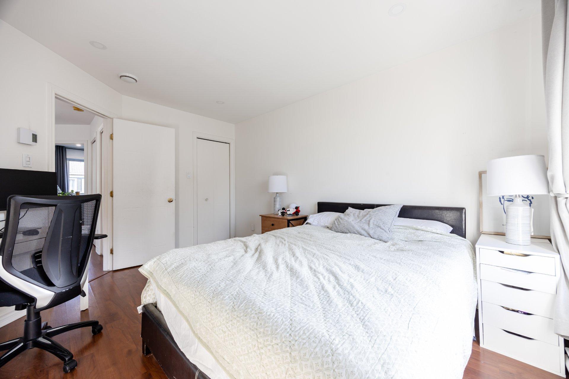 









6464


Rue Claudel

,
Brossard,




QC
J4Z0G8

