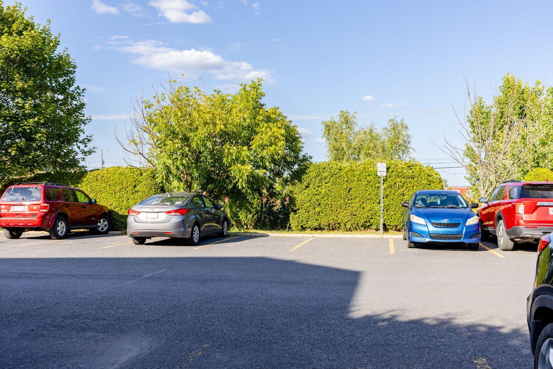 









6464


Rue Claudel

,
Brossard,




QC
J4Z0G8

