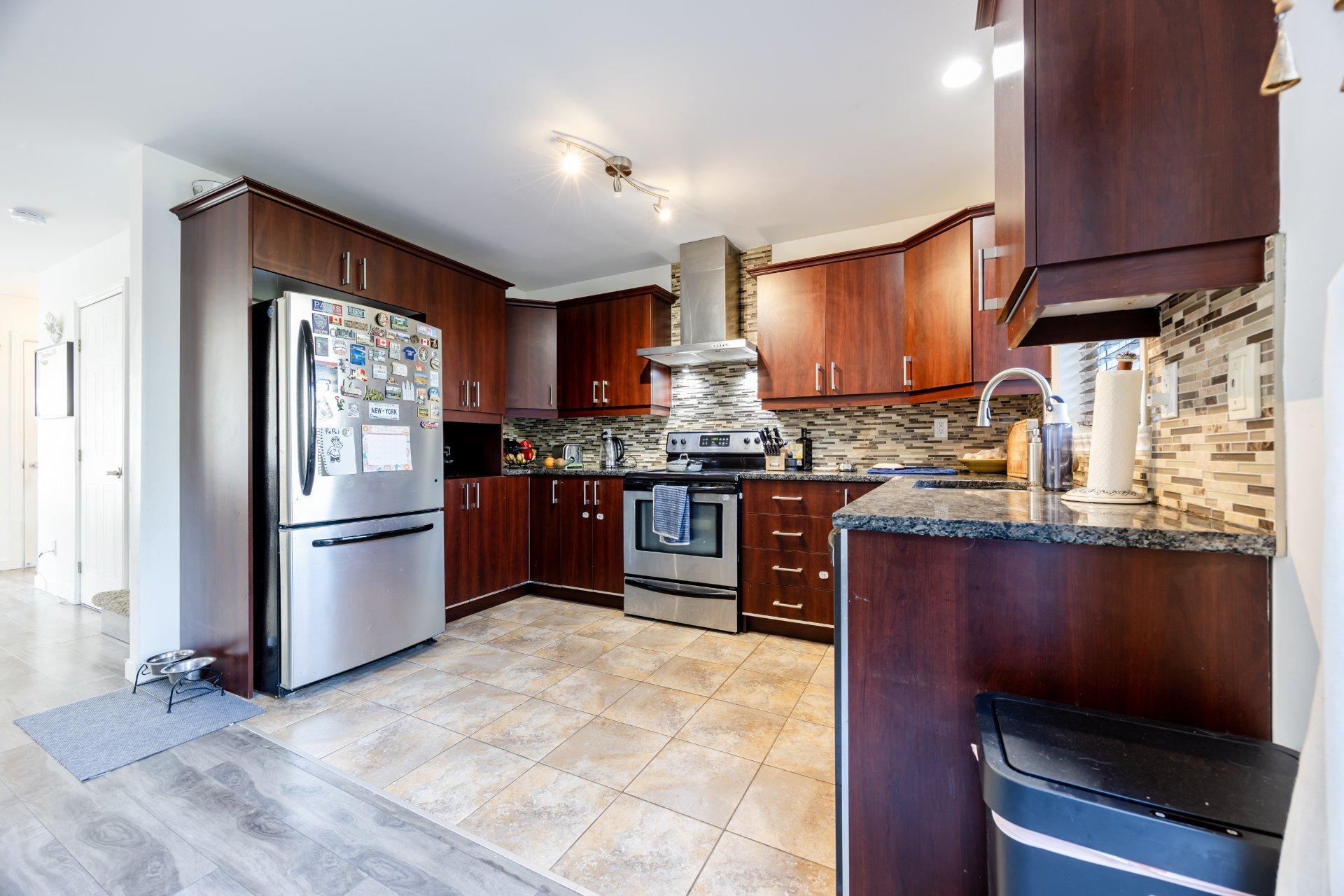 









6464


Rue Claudel

,
Brossard,




QC
J4Z0G8

