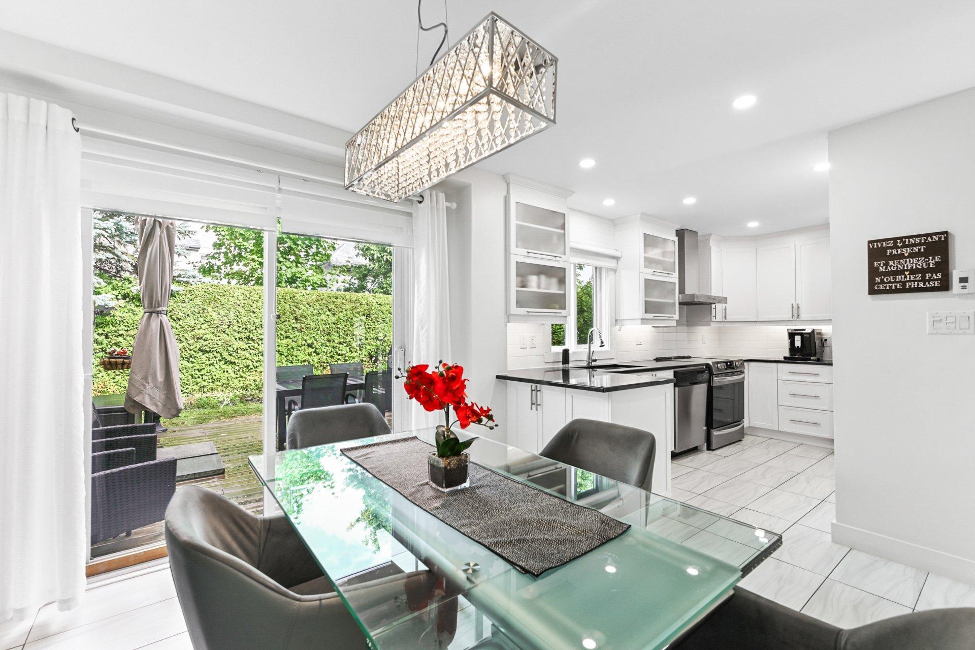 









1702


Rue Adoncour

,
Longueuil (Le Vieux-Longueuil),




QC
J4J5L1

