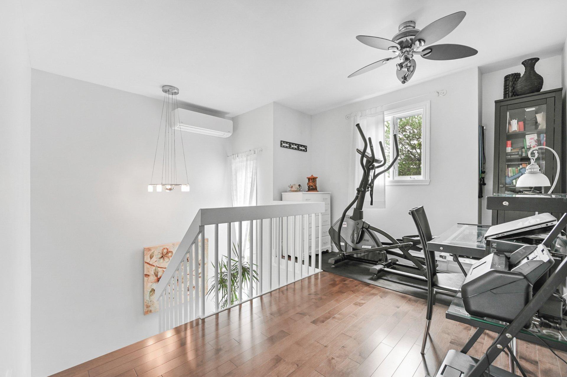









1702


Rue Adoncour

,
Longueuil (Le Vieux-Longueuil),




QC
J4J5L1

