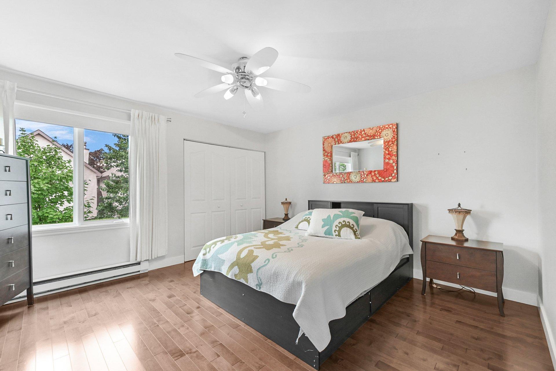 









1702


Rue Adoncour

,
Longueuil (Le Vieux-Longueuil),




QC
J4J5L1

