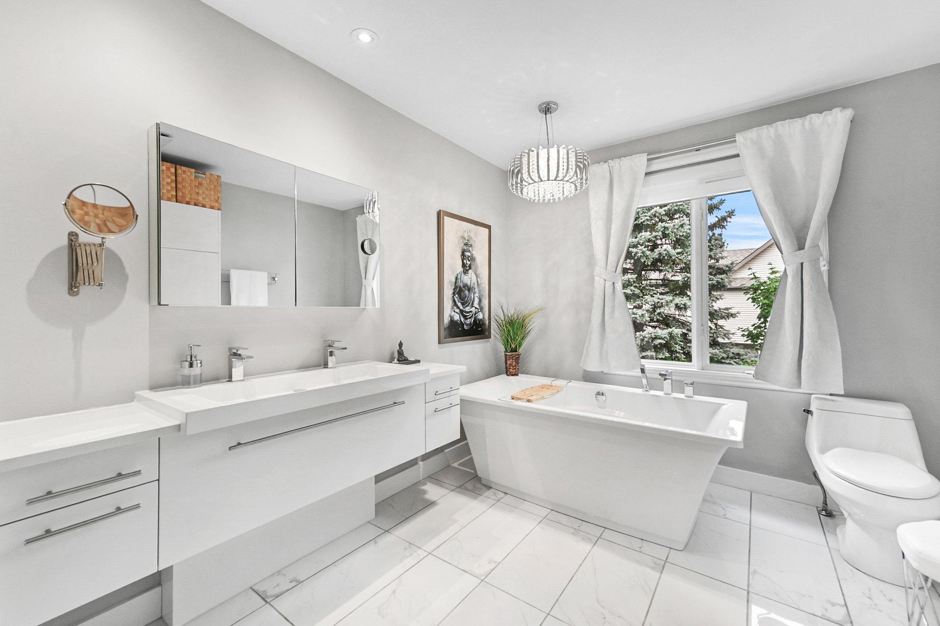 









1702


Rue Adoncour

,
Longueuil (Le Vieux-Longueuil),




QC
J4J5L1

