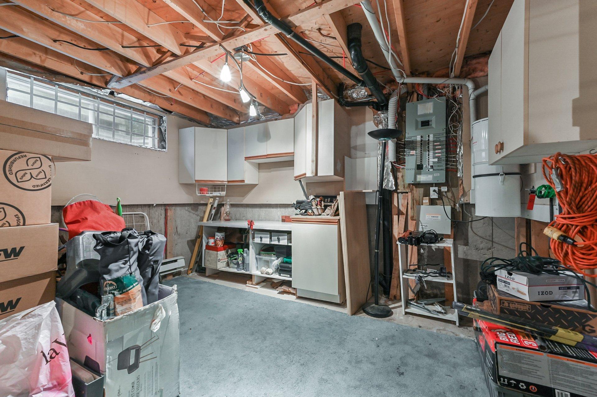 









1702


Rue Adoncour

,
Longueuil (Le Vieux-Longueuil),




QC
J4J5L1

