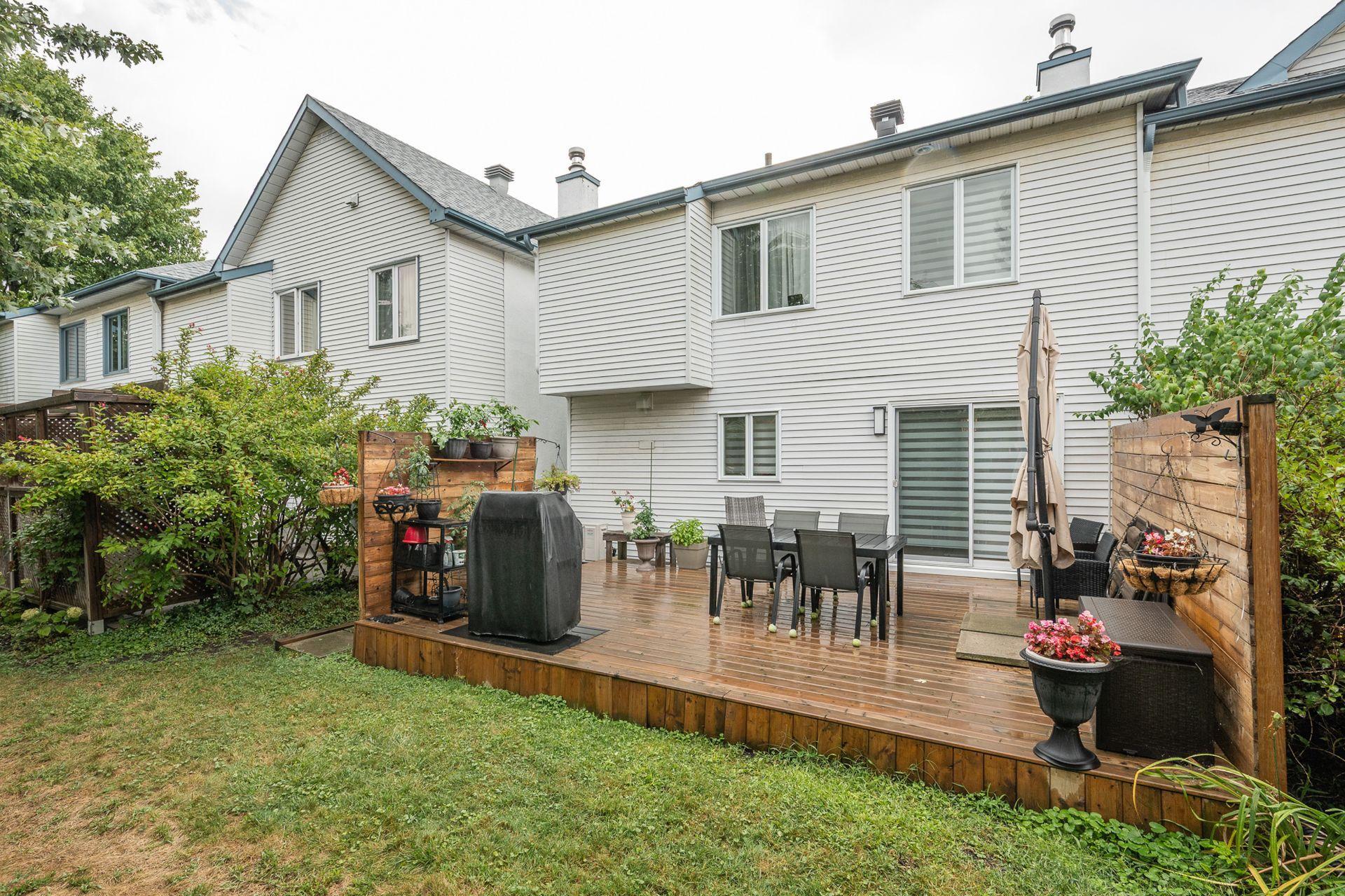 









1702


Rue Adoncour

,
Longueuil (Le Vieux-Longueuil),




QC
J4J5L1


