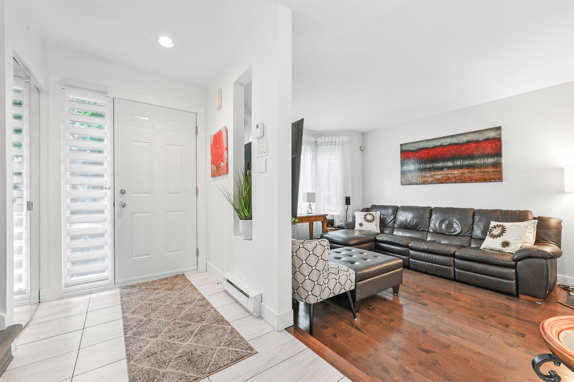 









1702


Rue Adoncour

,
Longueuil (Le Vieux-Longueuil),




QC
J4J5L1

