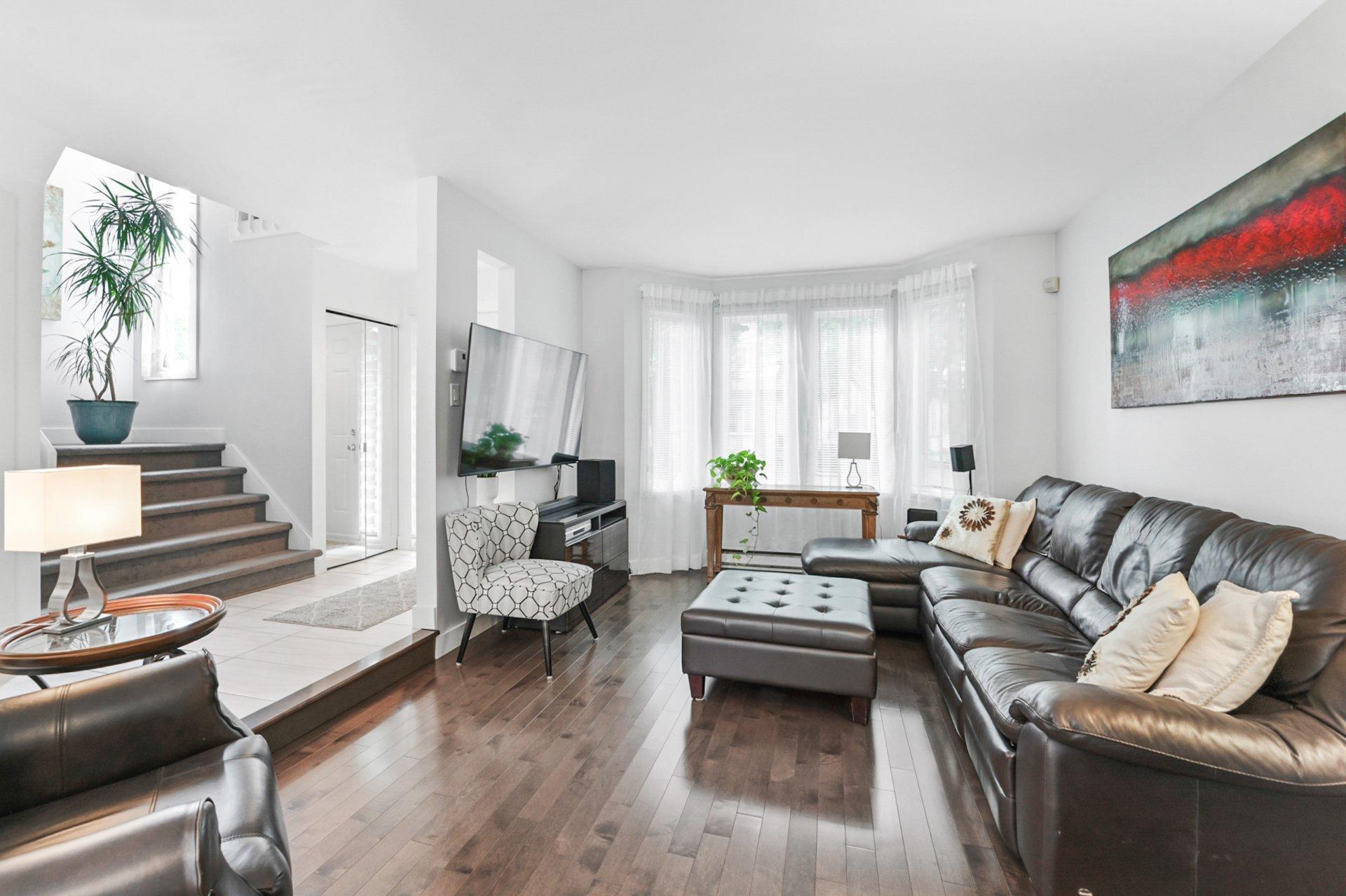 









1702


Rue Adoncour

,
Longueuil (Le Vieux-Longueuil),




QC
J4J5L1

