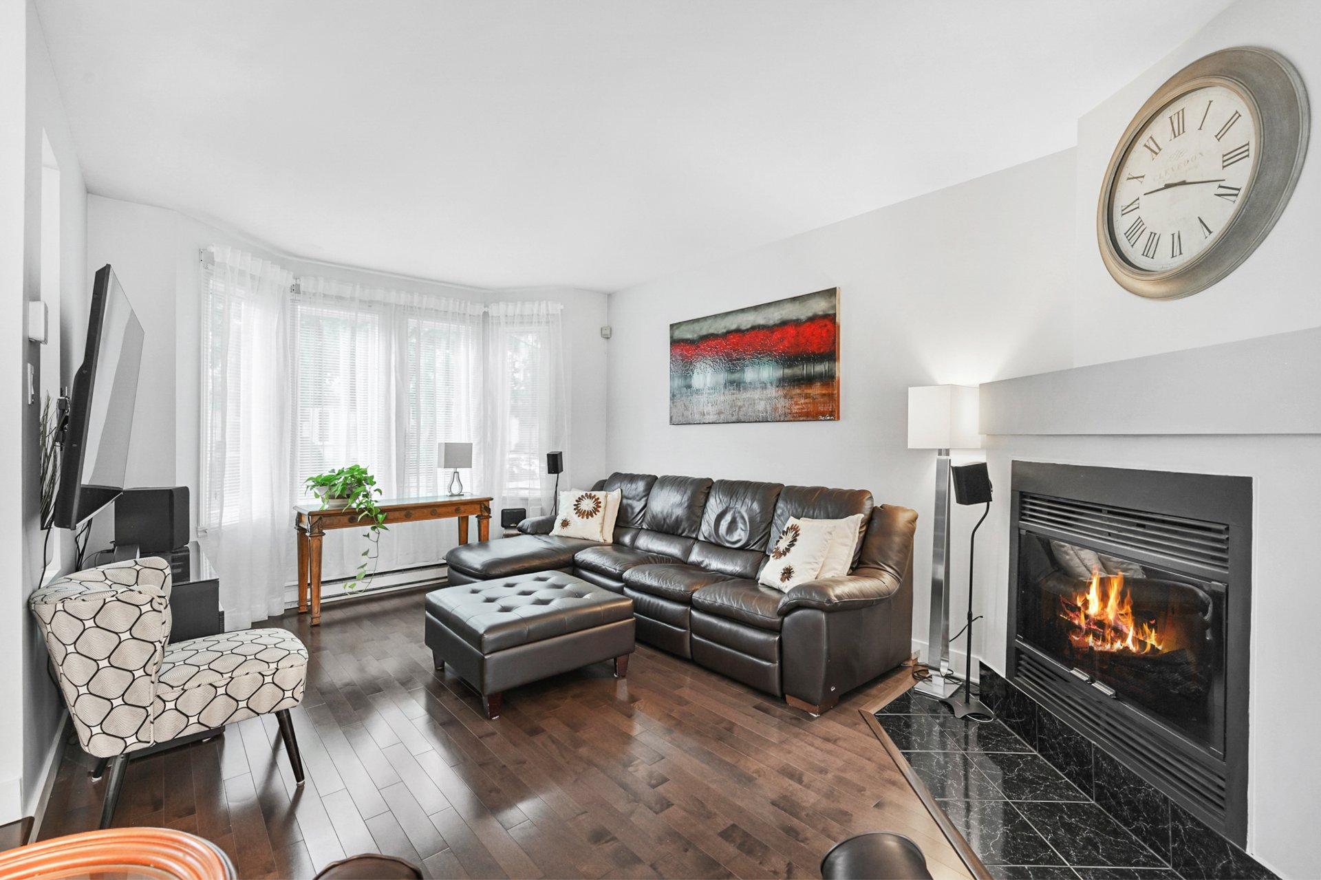 









1702


Rue Adoncour

,
Longueuil (Le Vieux-Longueuil),




QC
J4J5L1

