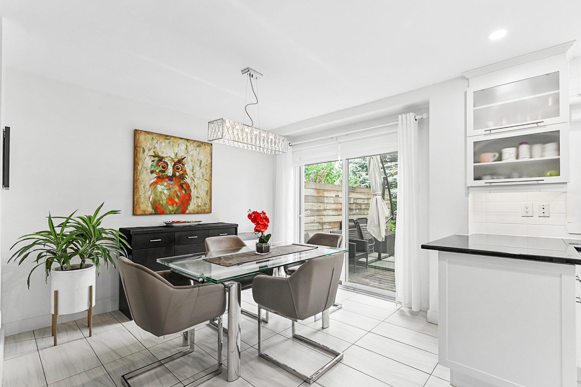









1702


Rue Adoncour

,
Longueuil (Le Vieux-Longueuil),




QC
J4J5L1

