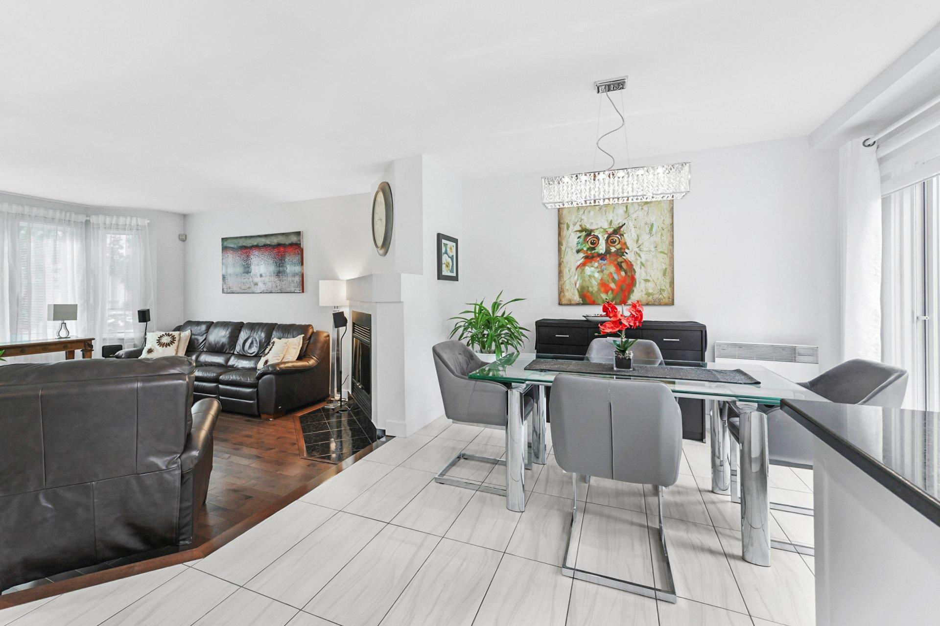 









1702


Rue Adoncour

,
Longueuil (Le Vieux-Longueuil),




QC
J4J5L1

