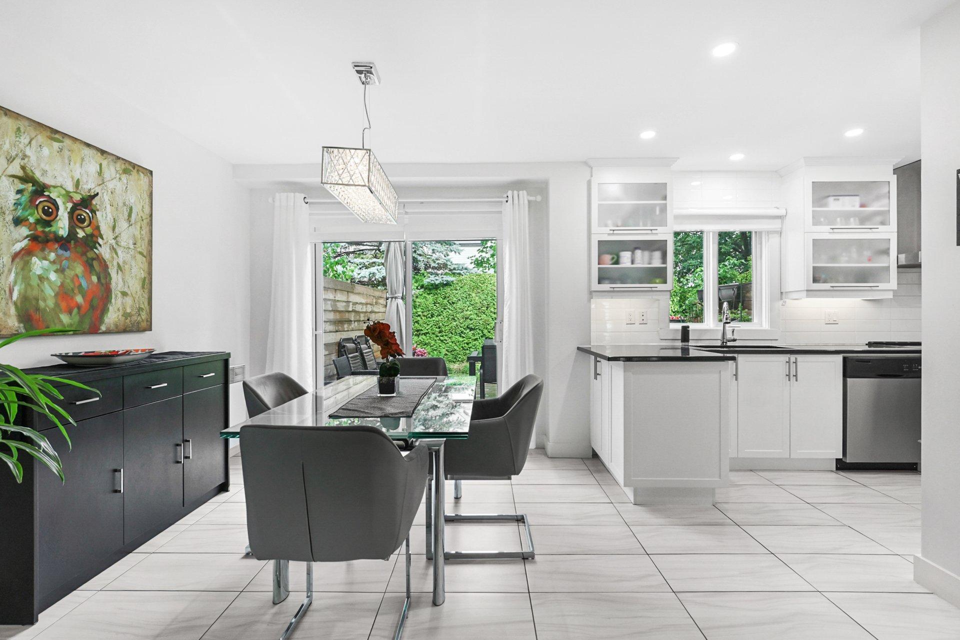 









1702


Rue Adoncour

,
Longueuil (Le Vieux-Longueuil),




QC
J4J5L1


