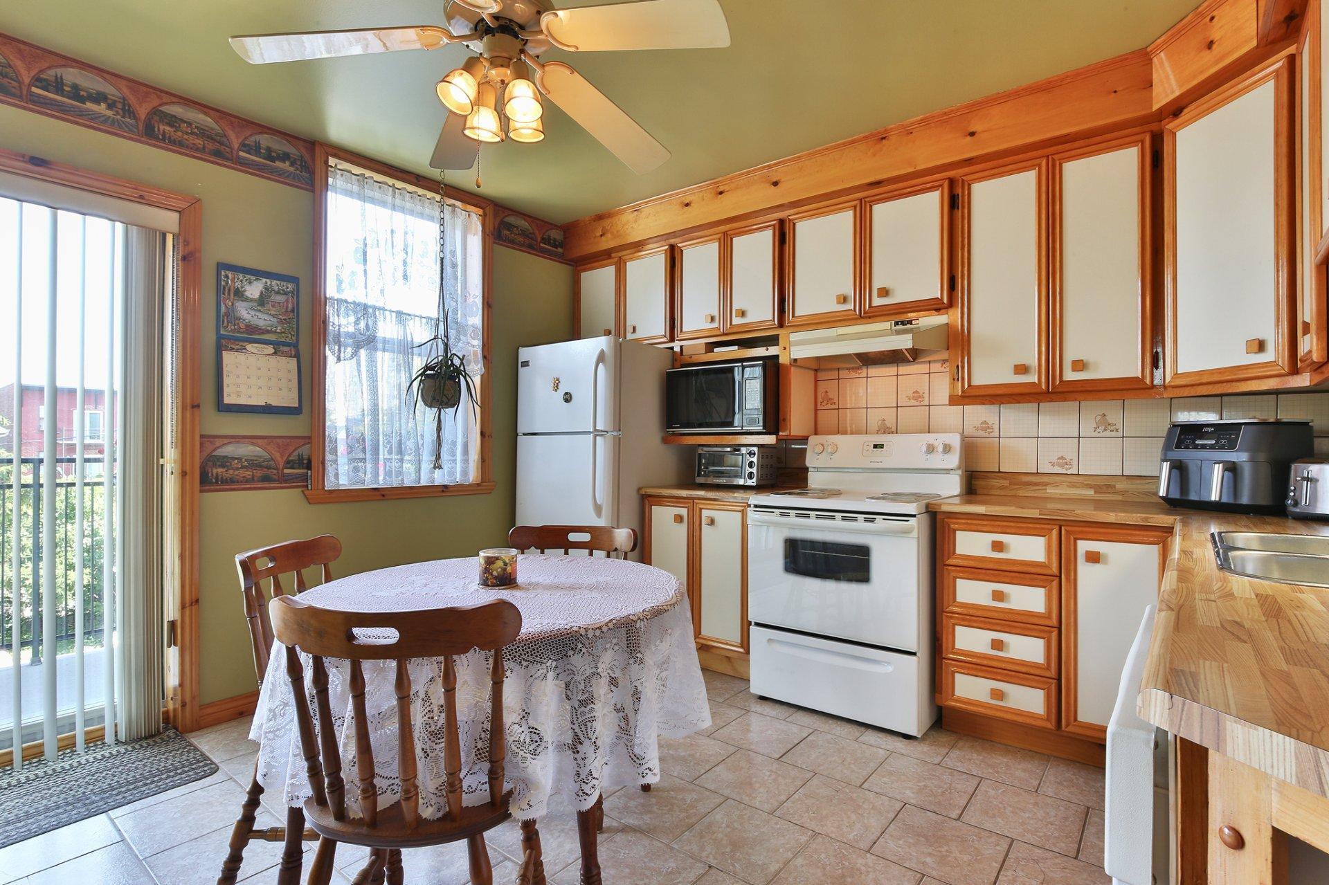









5400

 - 5402


Rue York

,
Montréal (Le Sud-Ouest),




QC
H4E4E3

