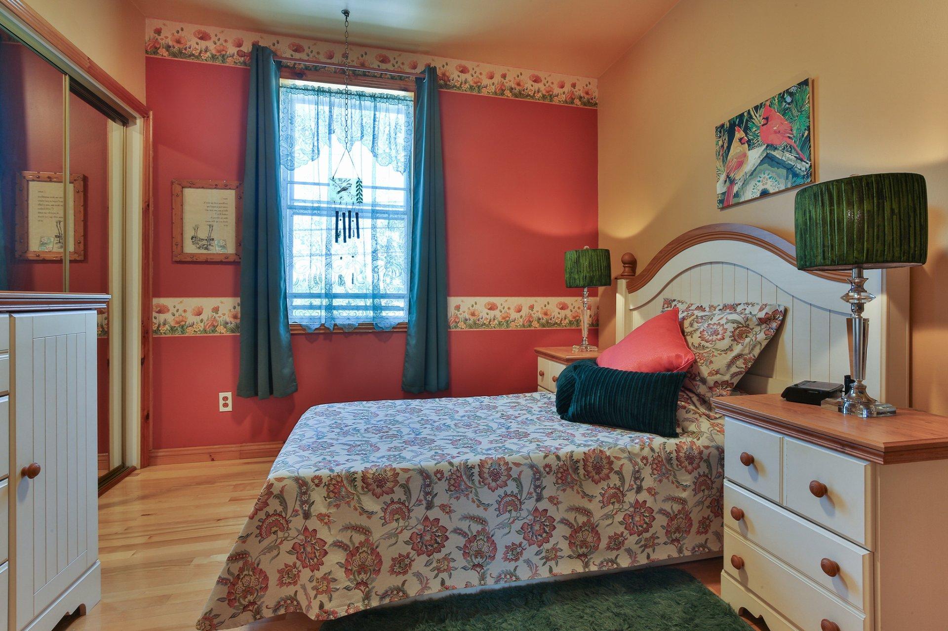 









5400

 - 5402


Rue York

,
Montréal (Le Sud-Ouest),




QC
H4E4E3

