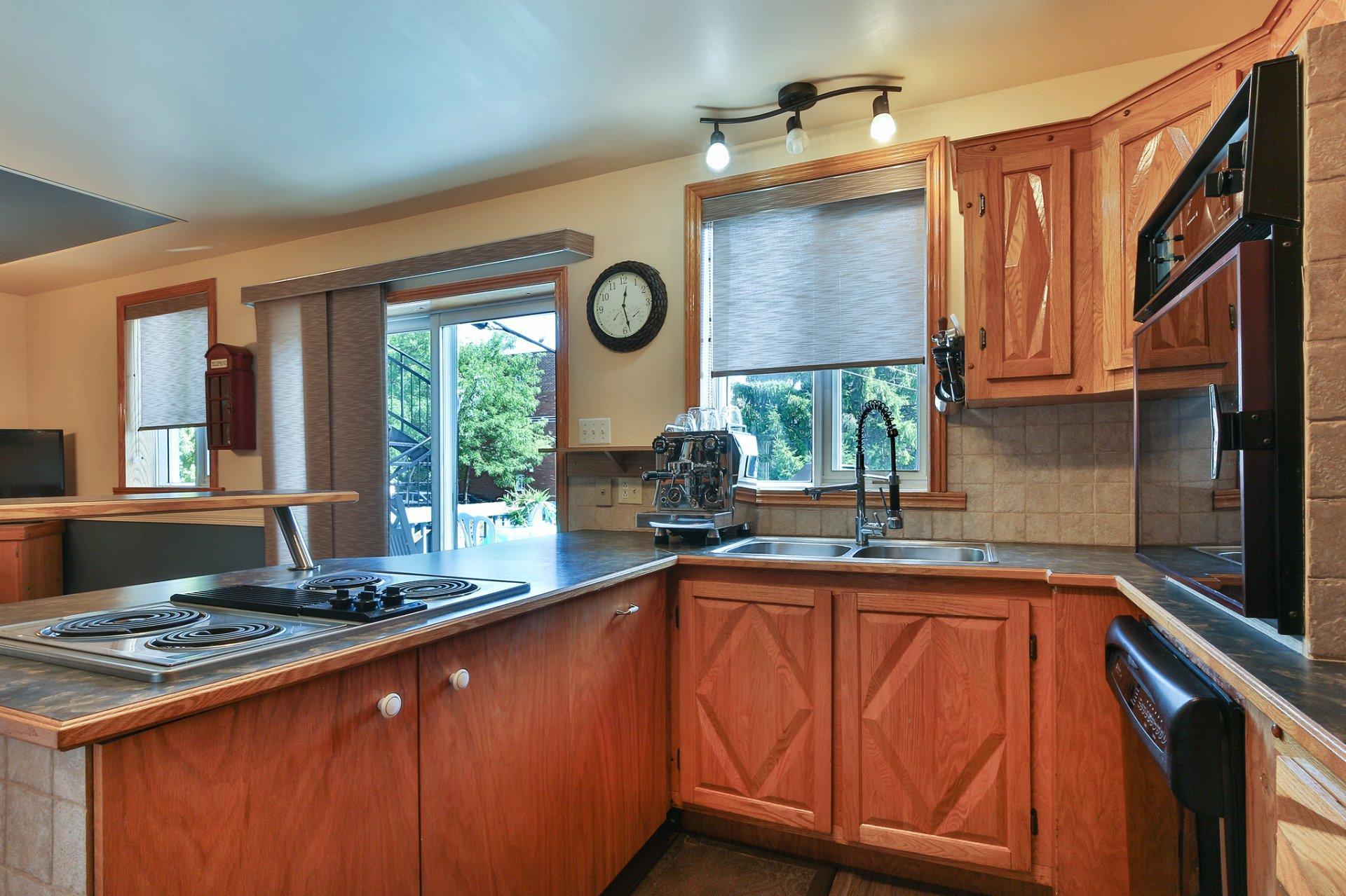 









5400

 - 5402


Rue York

,
Montréal (Le Sud-Ouest),




QC
H4E4E3


