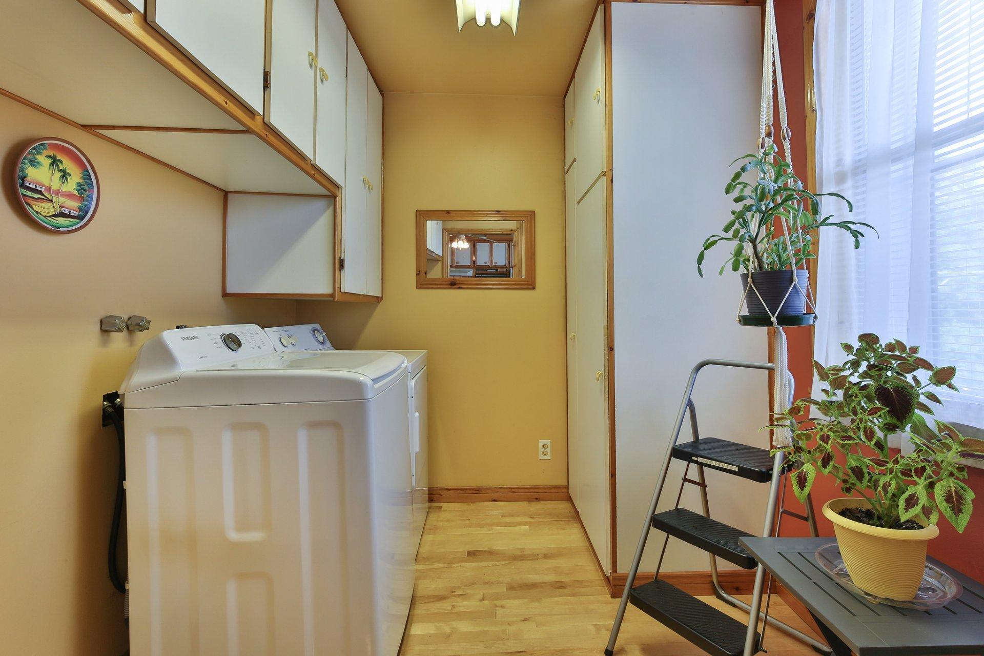 









5400

 - 5402


Rue York

,
Montréal (Le Sud-Ouest),




QC
H4E4E3

