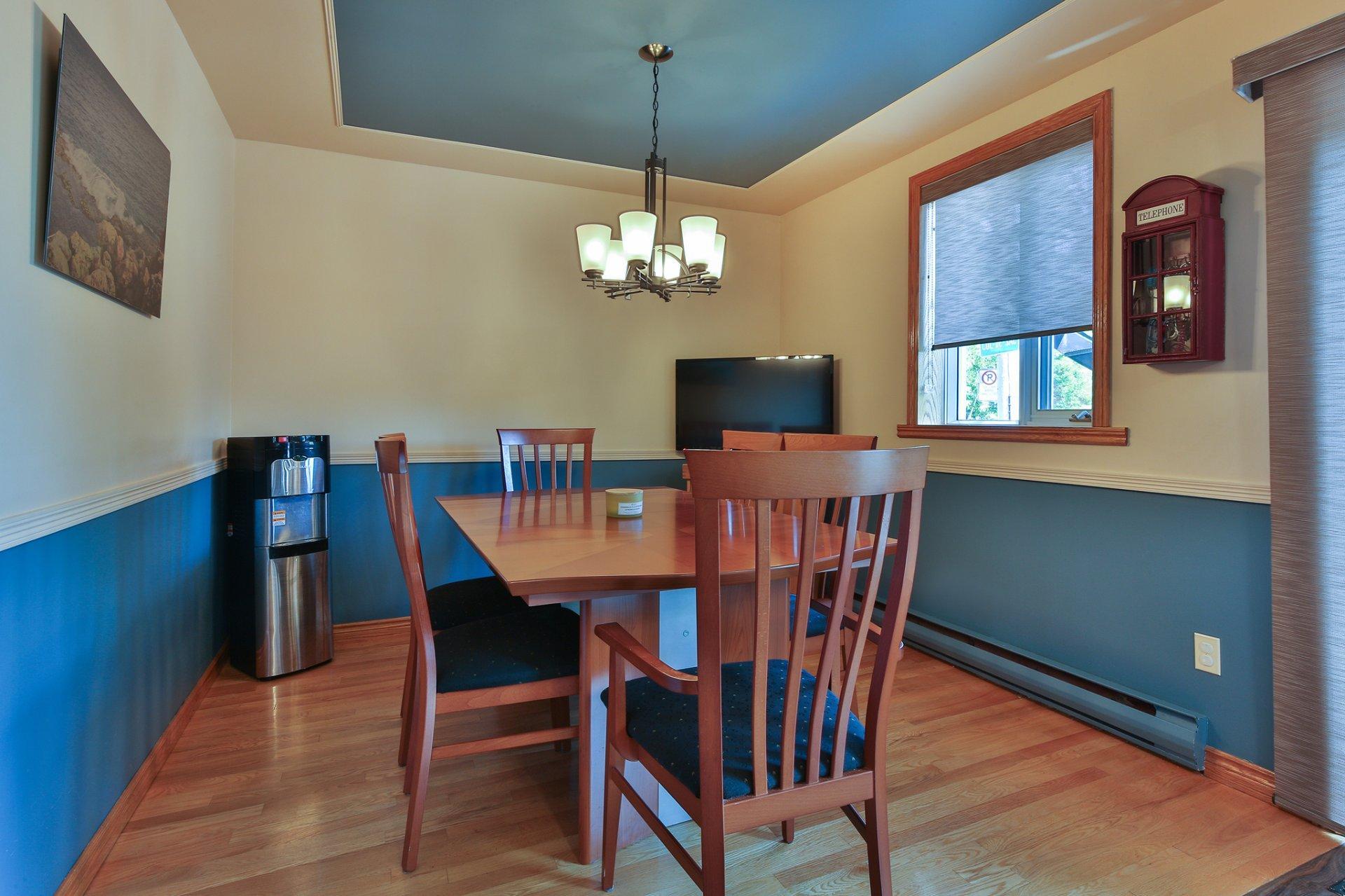 









5400

 - 5402


Rue York

,
Montréal (Le Sud-Ouest),




QC
H4E4E3

