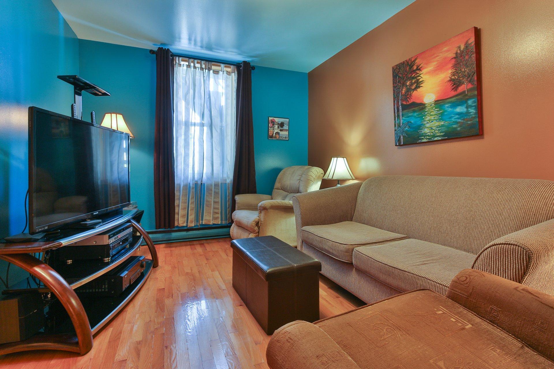 









5400

 - 5402


Rue York

,
Montréal (Le Sud-Ouest),




QC
H4E4E3

