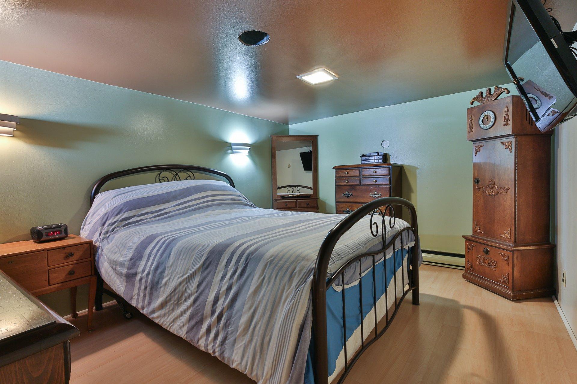 









5400

 - 5402


Rue York

,
Montréal (Le Sud-Ouest),




QC
H4E4E3

