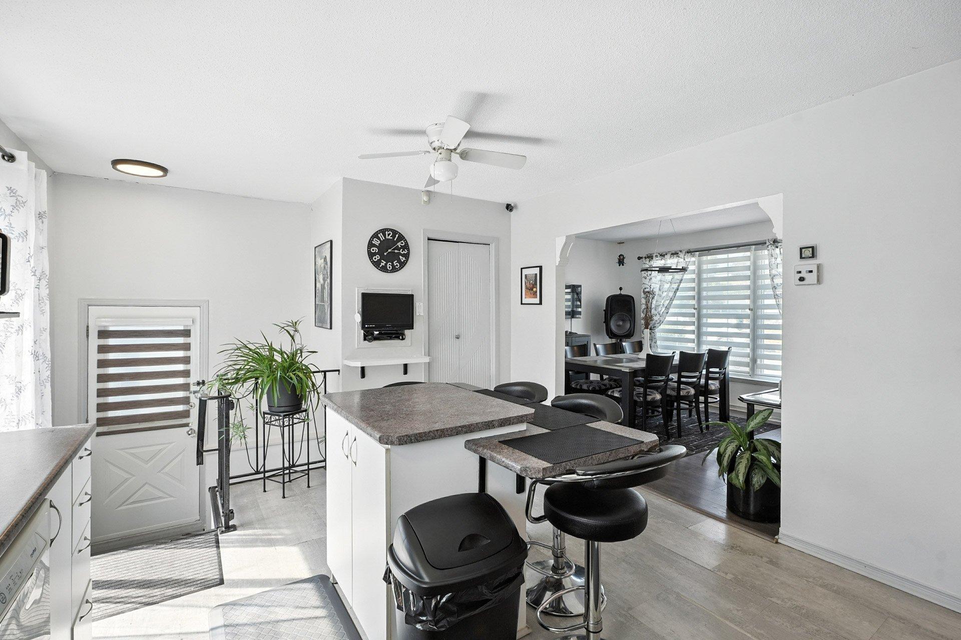 









446


Rue Duquette O.

,
Gatineau (Gatineau),




QC
J8P3A9

