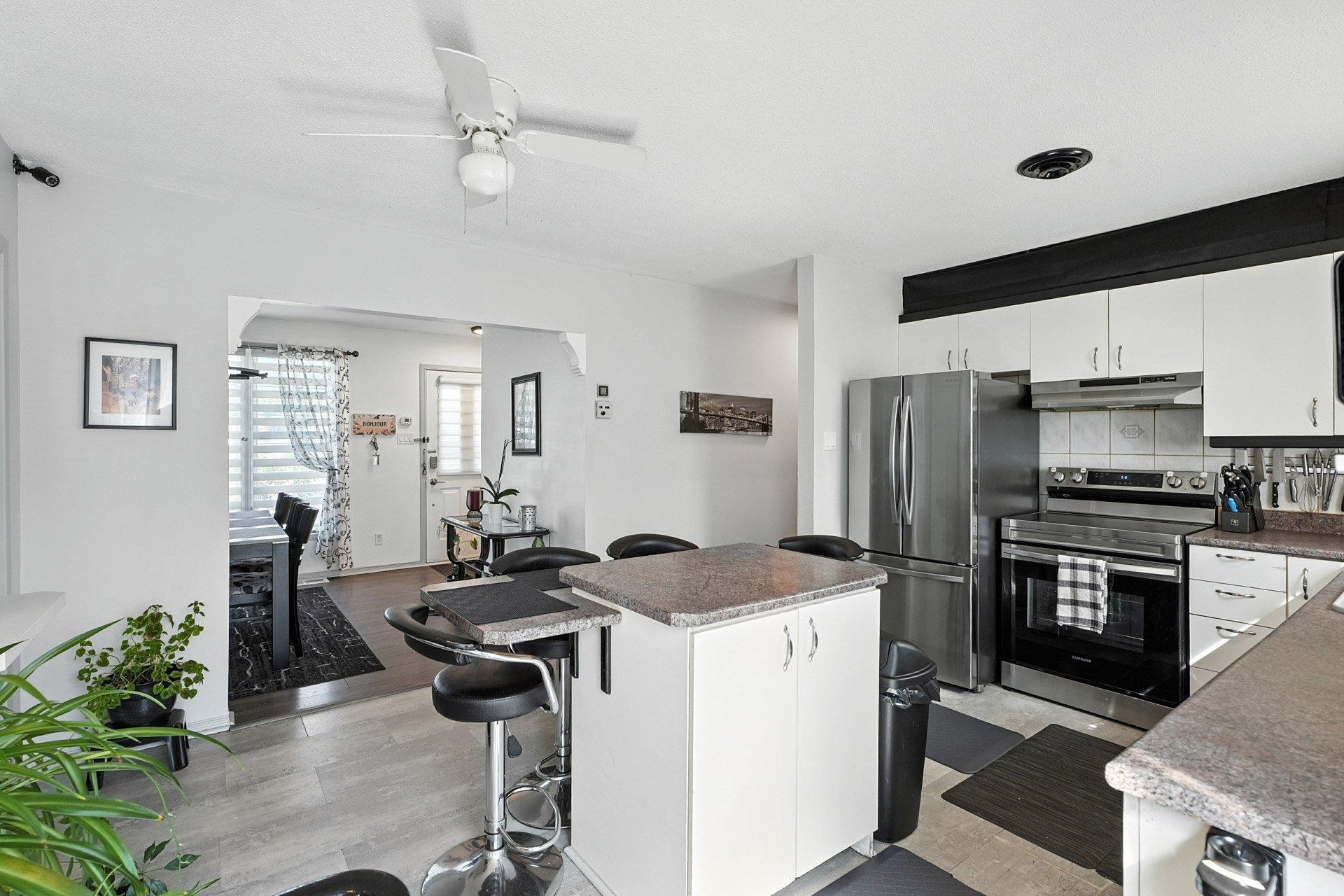 









446


Rue Duquette O.

,
Gatineau (Gatineau),




QC
J8P3A9

