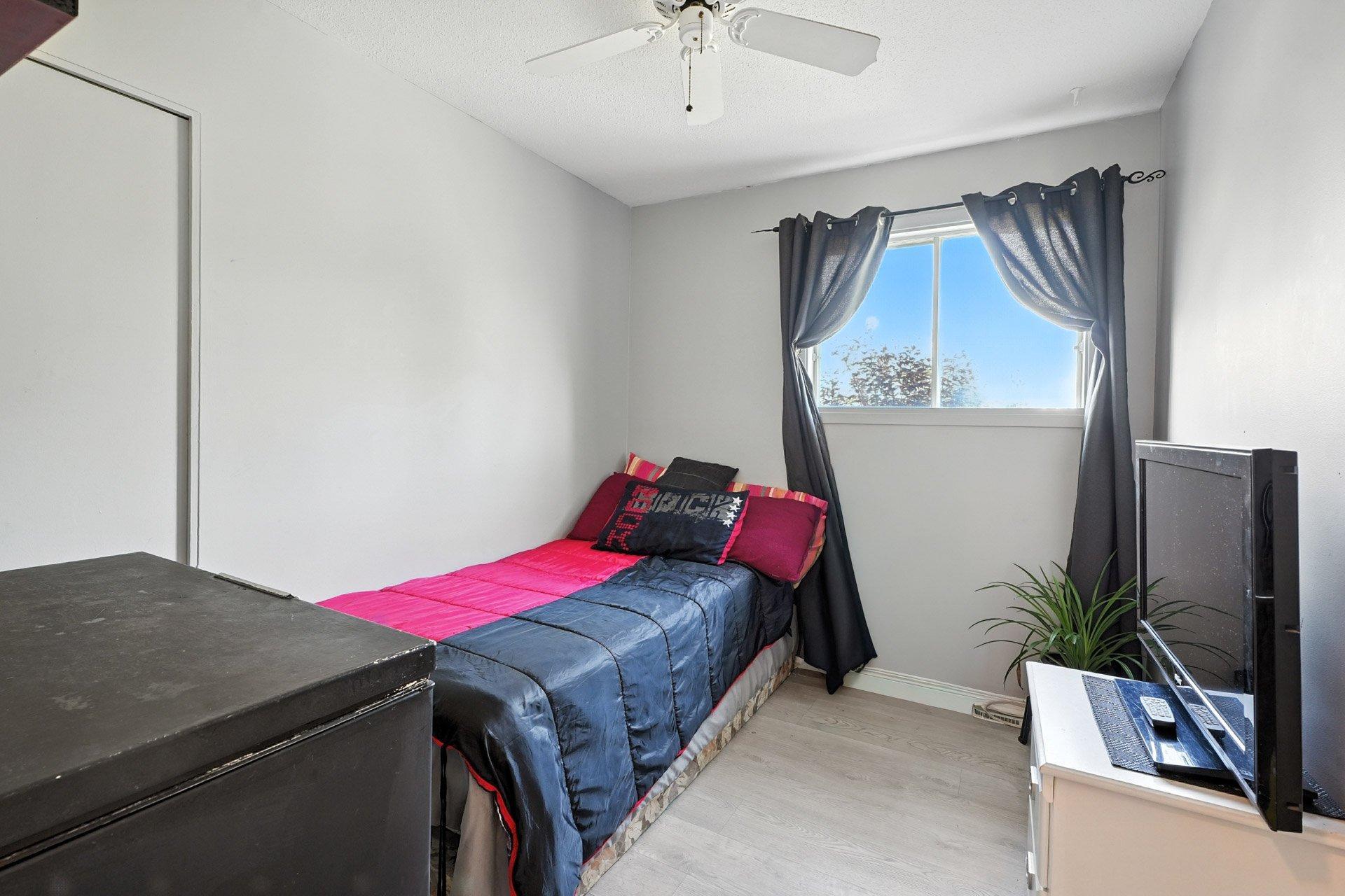 









446


Rue Duquette O.

,
Gatineau (Gatineau),




QC
J8P3A9


