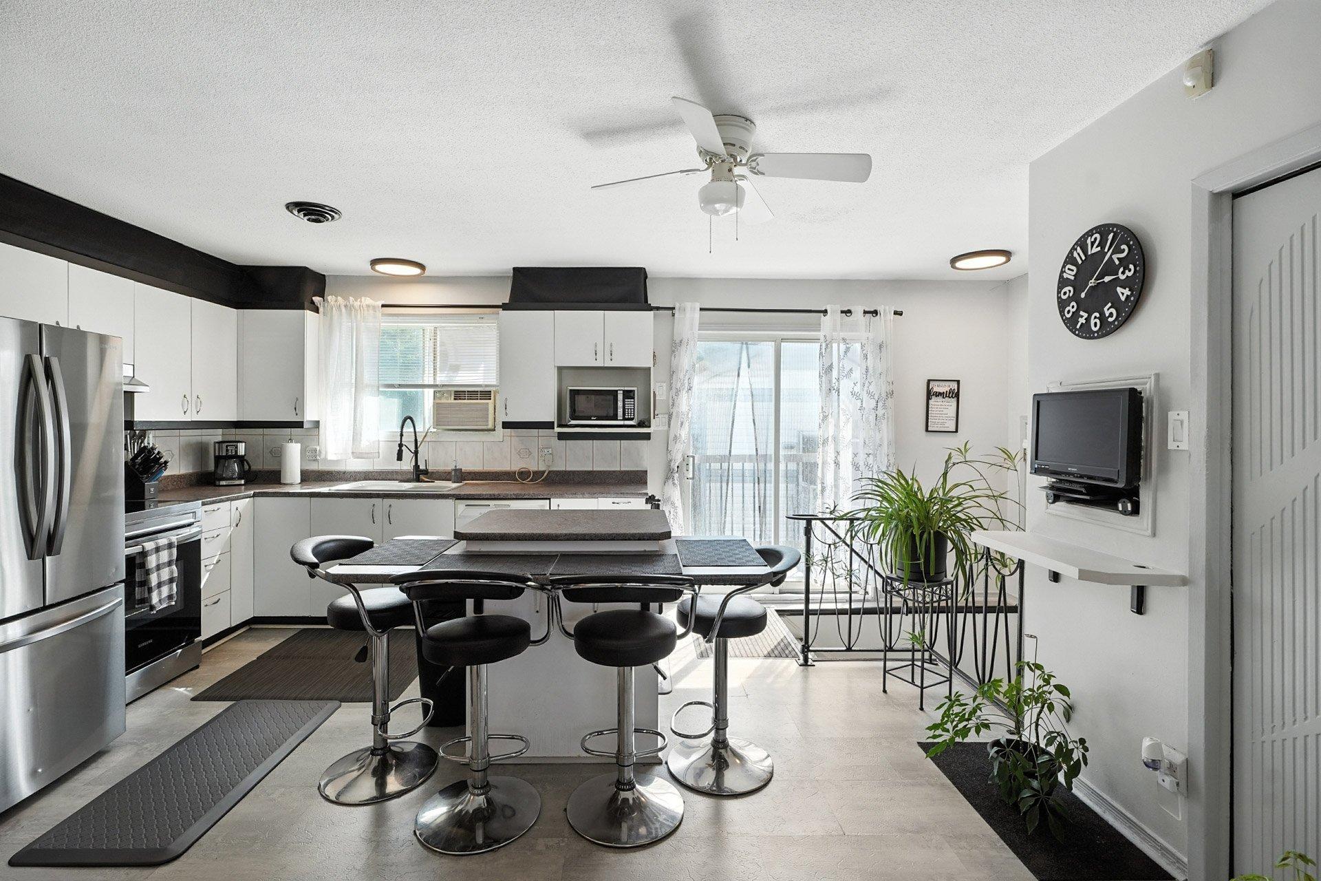 









446


Rue Duquette O.

,
Gatineau (Gatineau),




QC
J8P3A9


