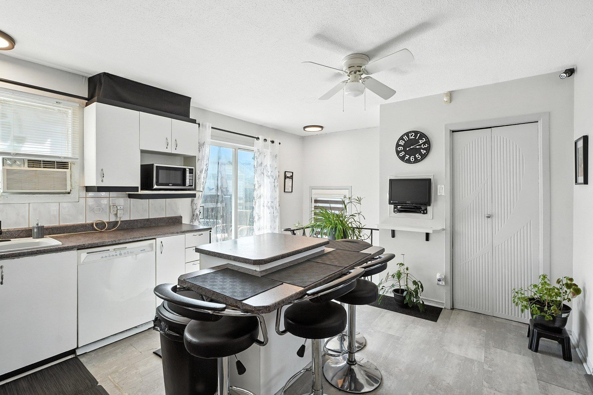 









446


Rue Duquette O.

,
Gatineau (Gatineau),




QC
J8P3A9

