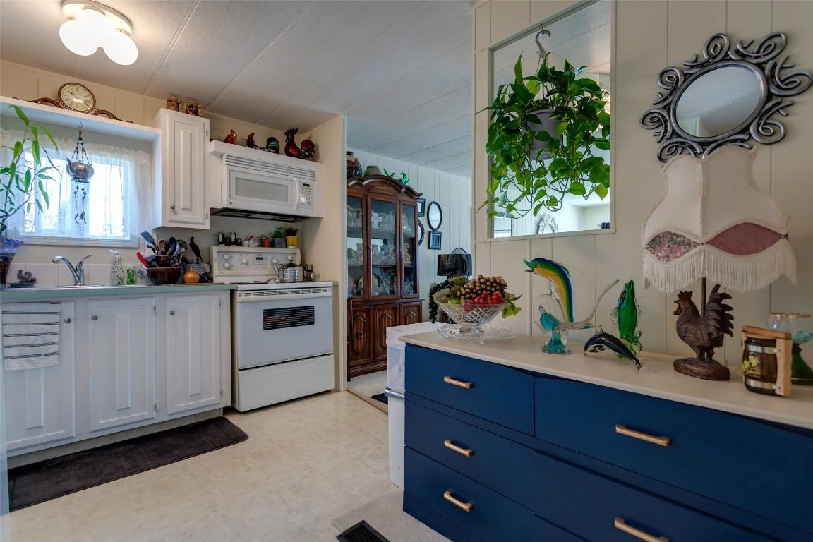 









6711


97

Highway, 13,
Peachland,




BC
V0H 1X9

