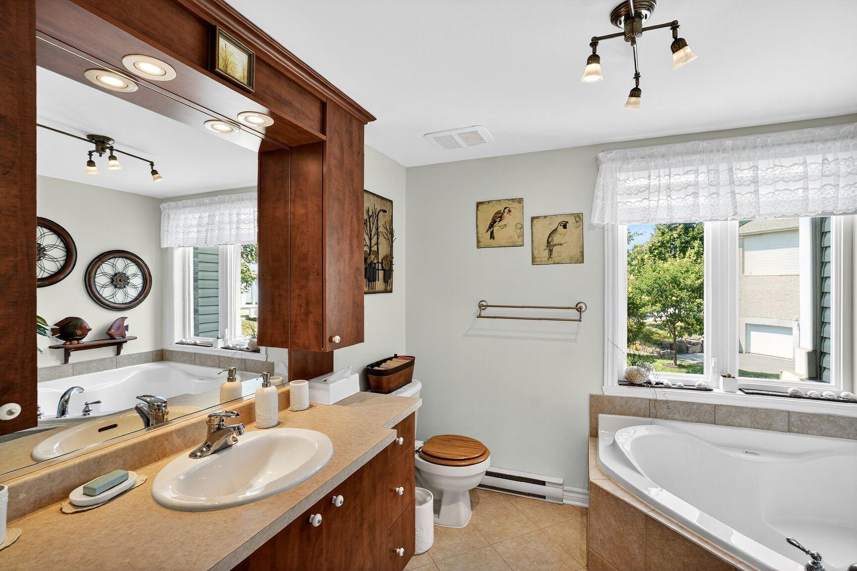 









680


Rue Paul-Doyon

, 13,
Boucherville,




QC
J4B8S8

