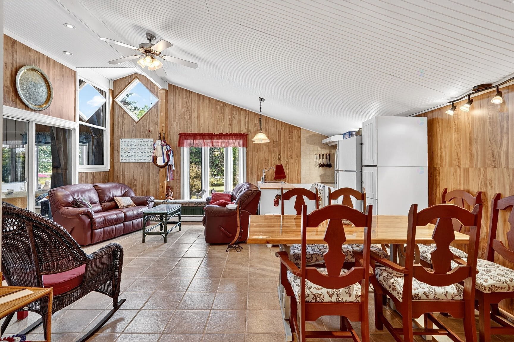 









186


Rg Ste-Sophie

,
Oka,







QC
J0N1E0

