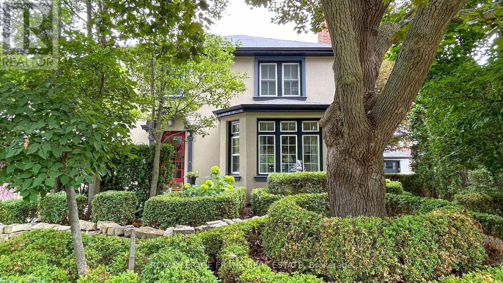 












421 MARY STREET N

,
Oshawa (O'Neill),




Ontario
L1G5E2

