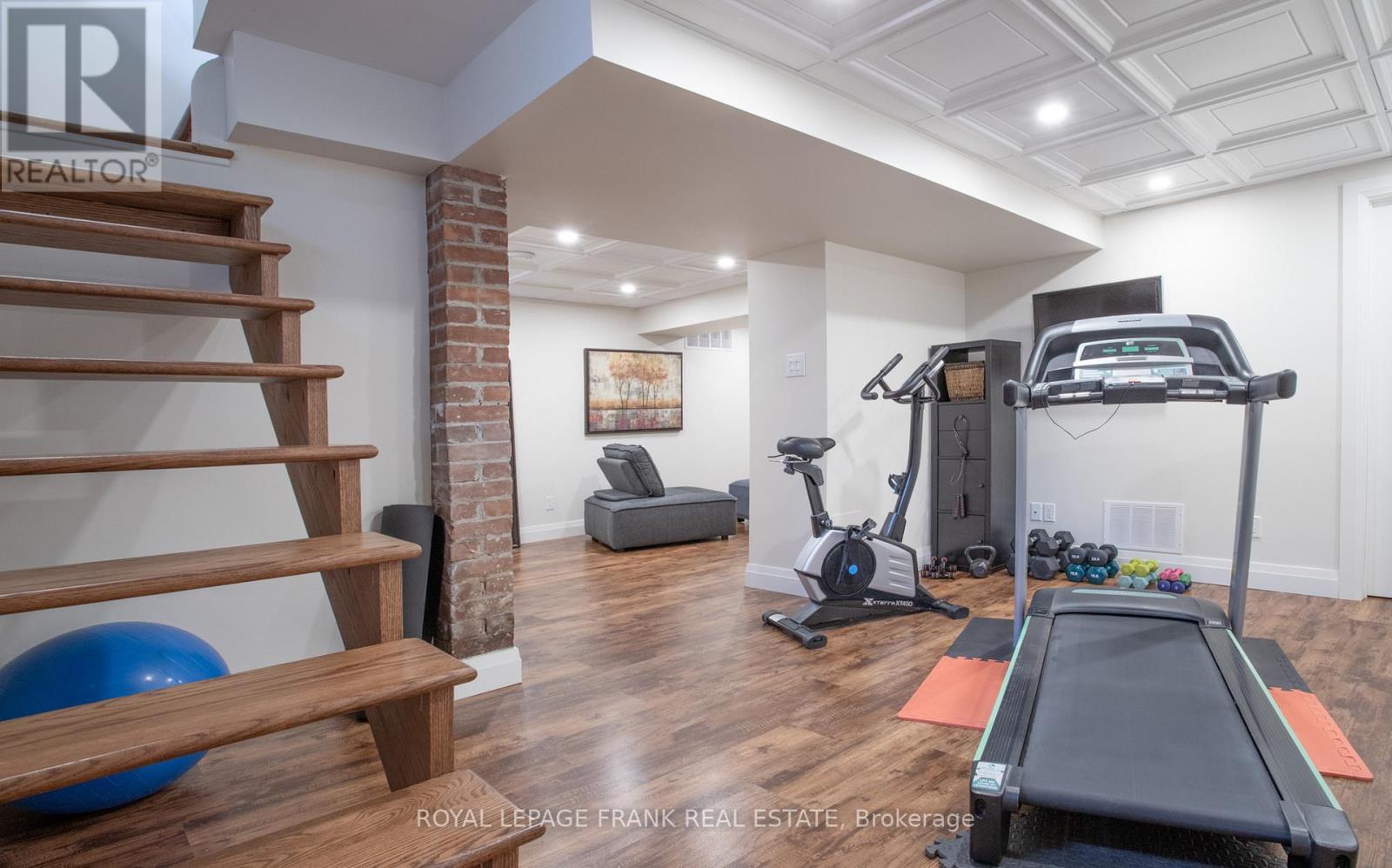 












421 MARY STREET N

,
Oshawa (O'Neill),




Ontario
L1G5E2

