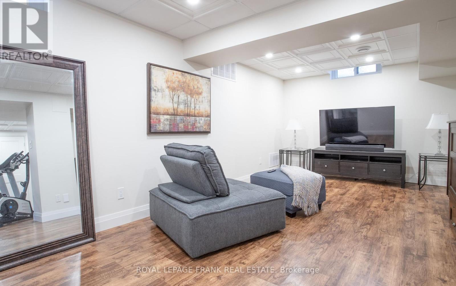 












421 MARY STREET N

,
Oshawa (O'Neill),




Ontario
L1G5E2

